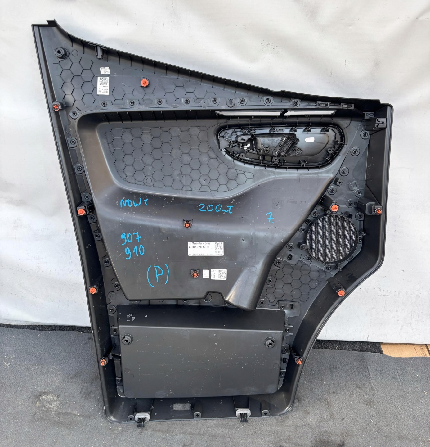 SPRINTER 907 910 17- side door PRZEDNICH right original new ORYG.