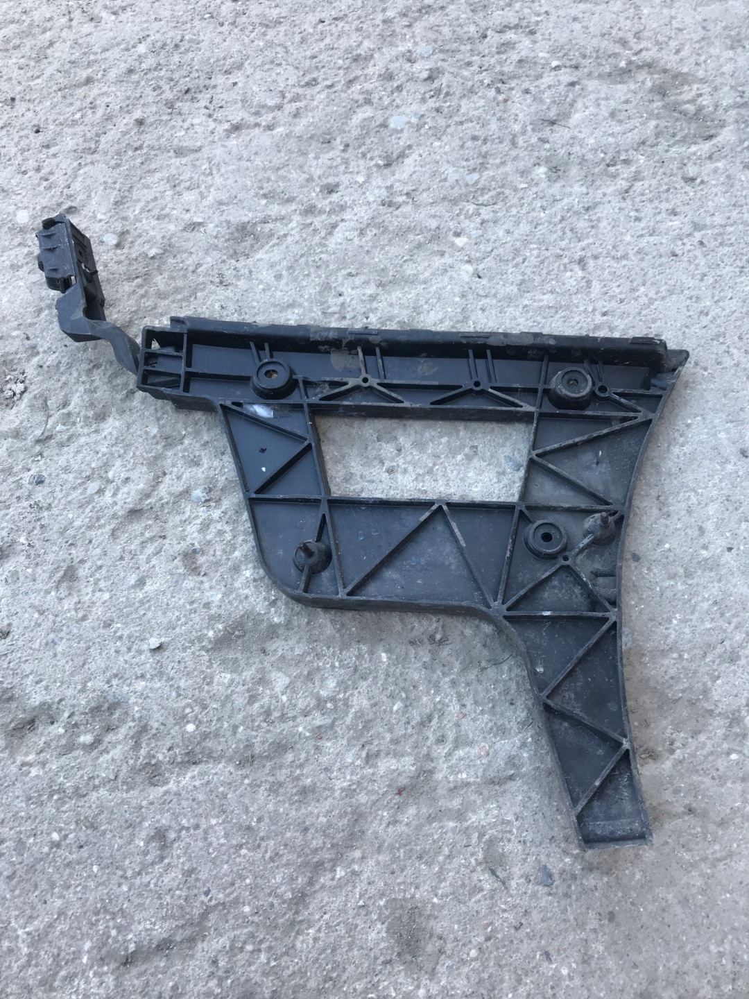 bumper bracket left rear part AUDI A4 B8 KOMBI
