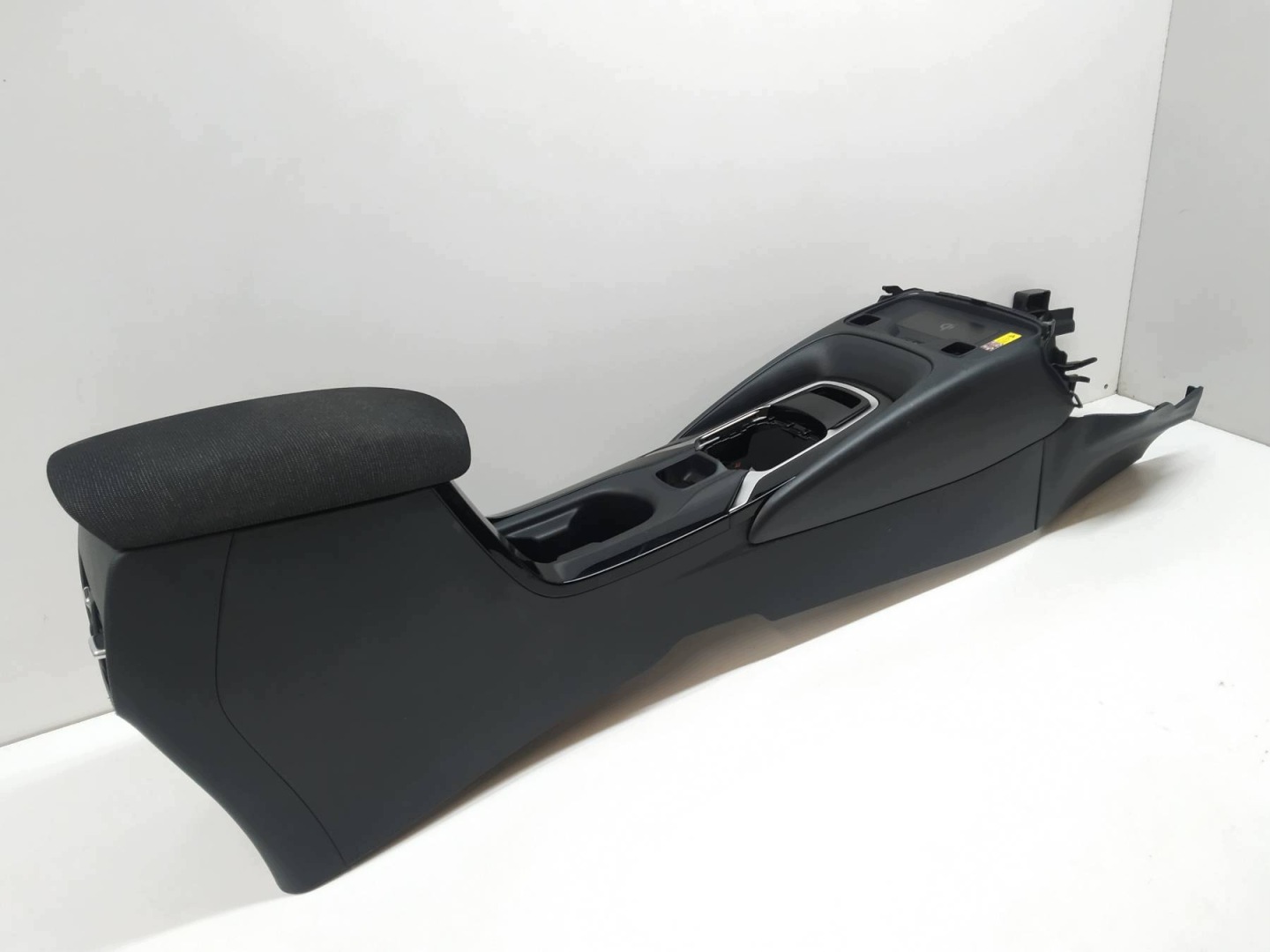 tunnel central armrest below INDUKCJE Toyota Corolla XII (2018-) E21