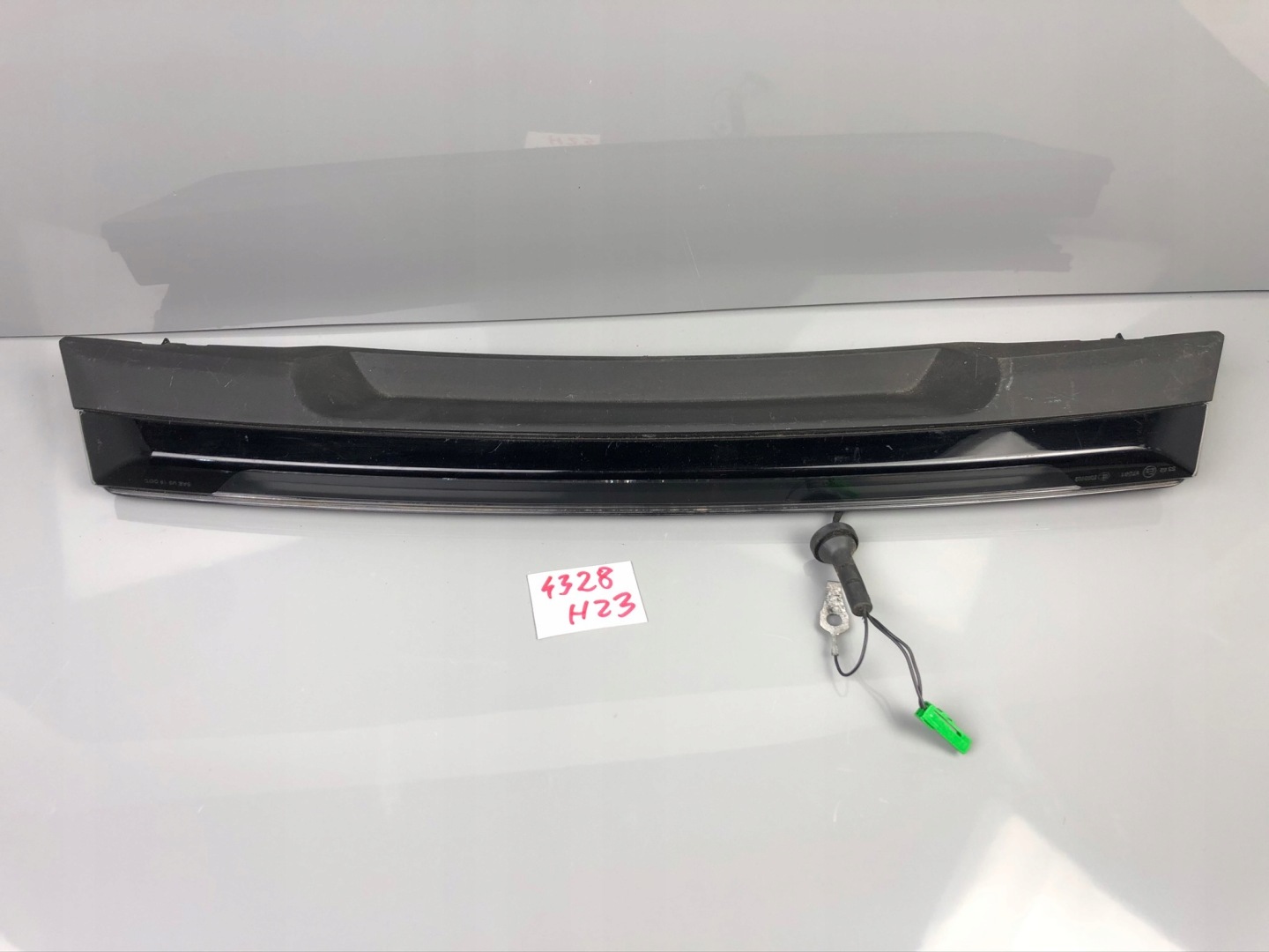 TRZECIE light STOP VOLVO V60 II 31468198