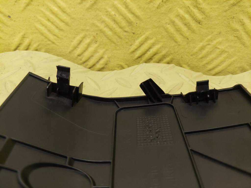 SKODA RAPID II cover below KONSOLE 8JB857917