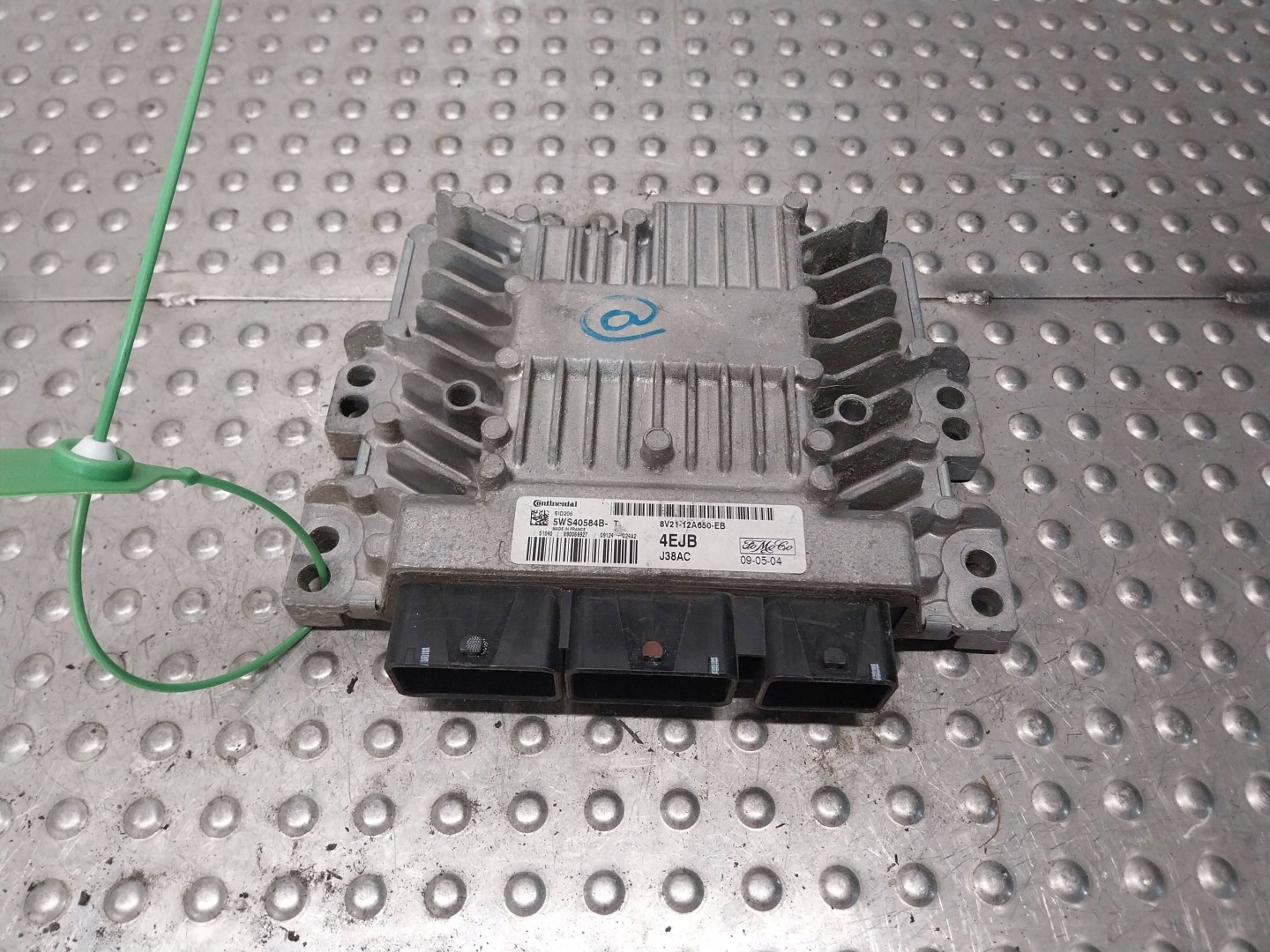 computer control unit of the engine 8V21-12A650-EB FORD FIESTA MK6 MK7 1.4 TDCI