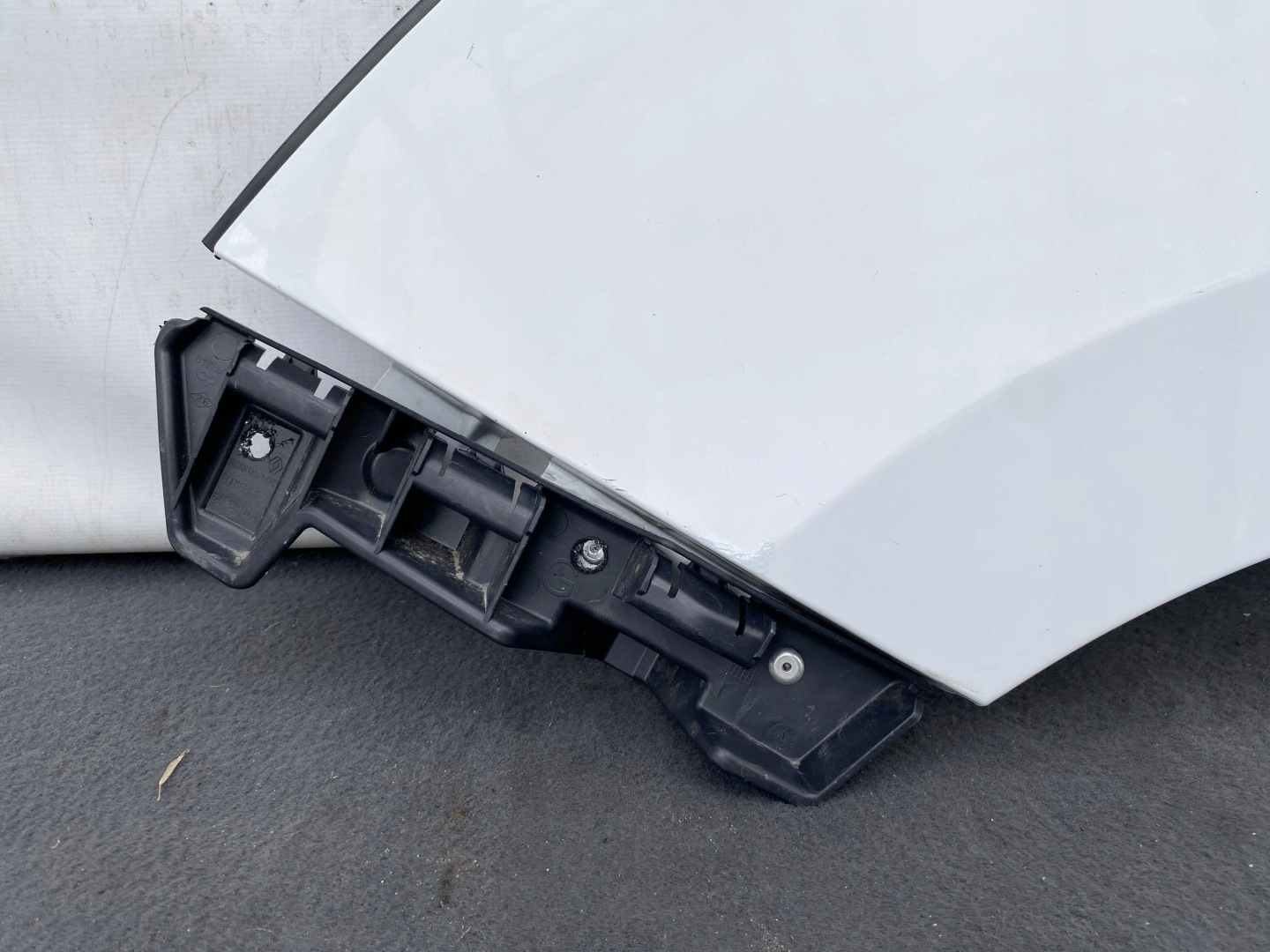 RENAULT MASTER 3 10- fender front left front BIALY 631010504R