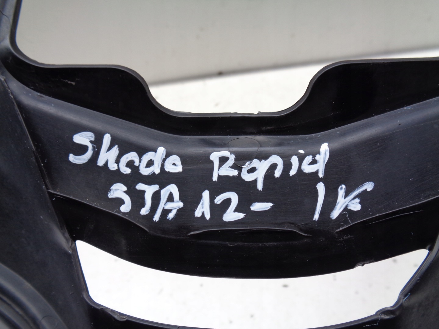 GRILLE SKODA RAPID 5JA 12