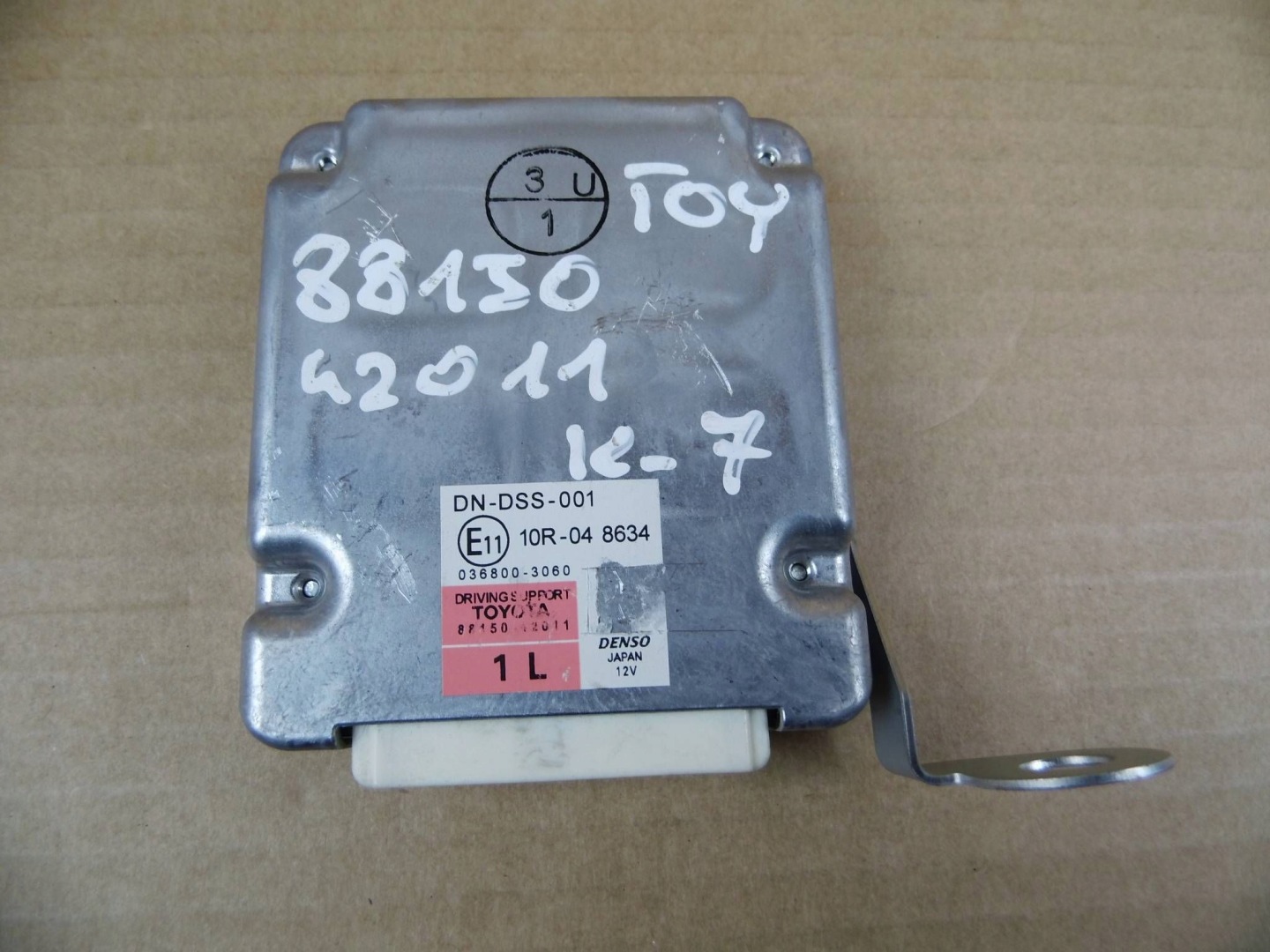 Toyota RAV4 IV module computer control unit 88150-42011