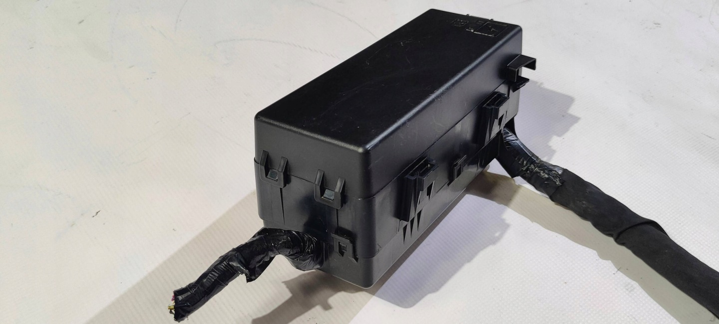 compartment of fuses complete rear part rear boot Dodge Charger 2015