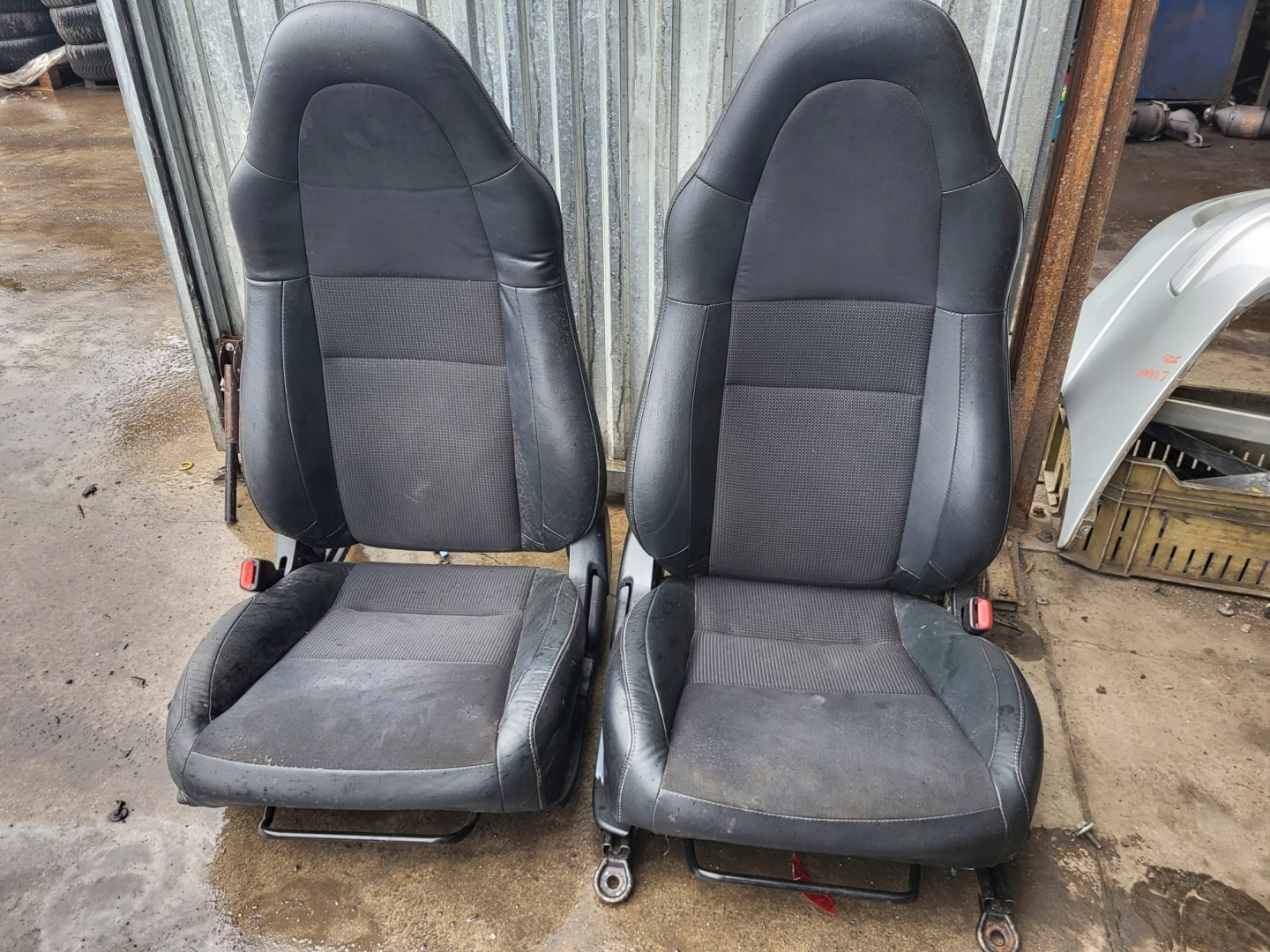 Sitze Sitz vorne TOYOTA MR2 MR-2 ZZW30 POL Leder 99-07