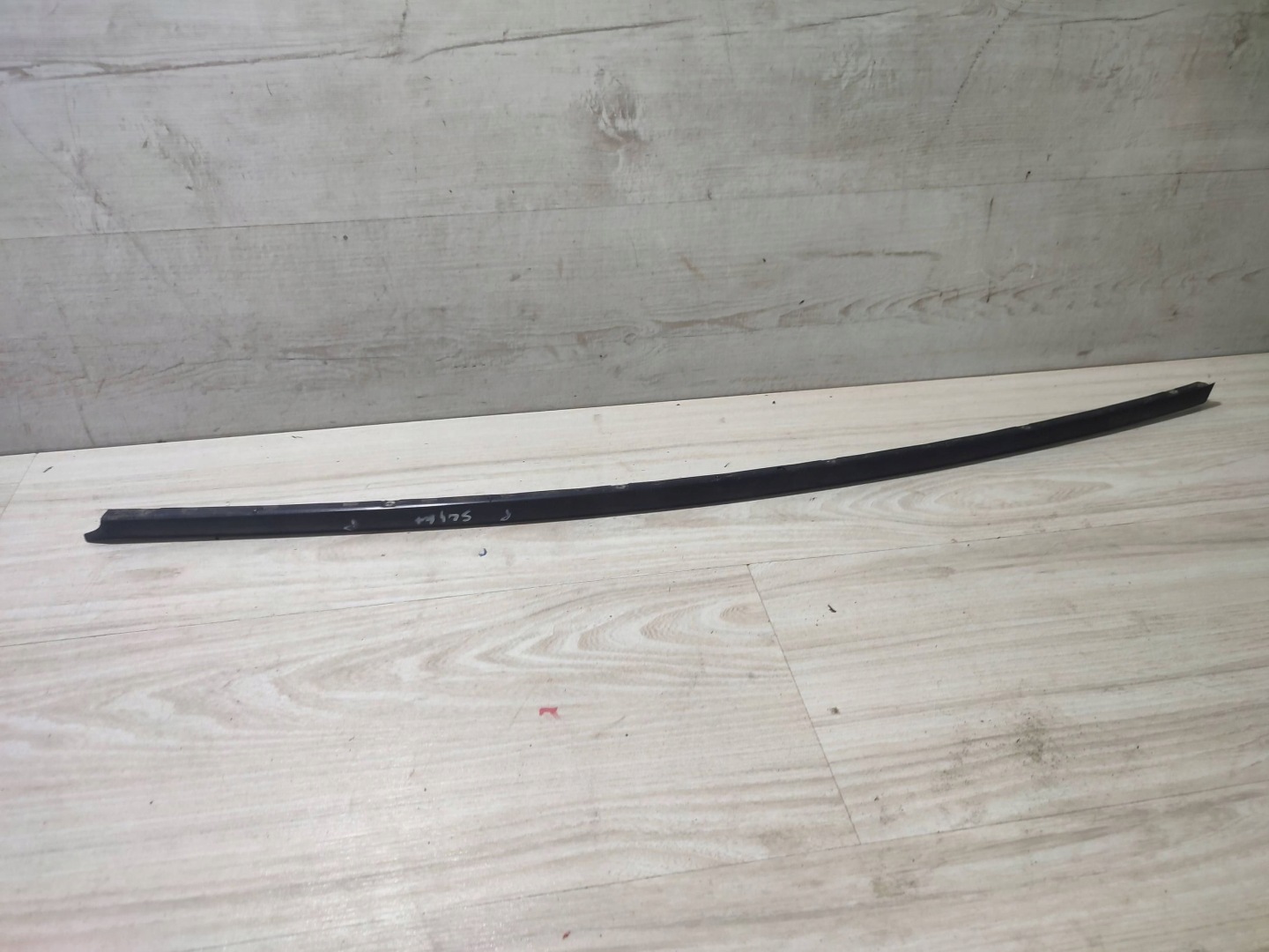 Skoda Scala 2020 right side moulding windows czolowej / przedniej