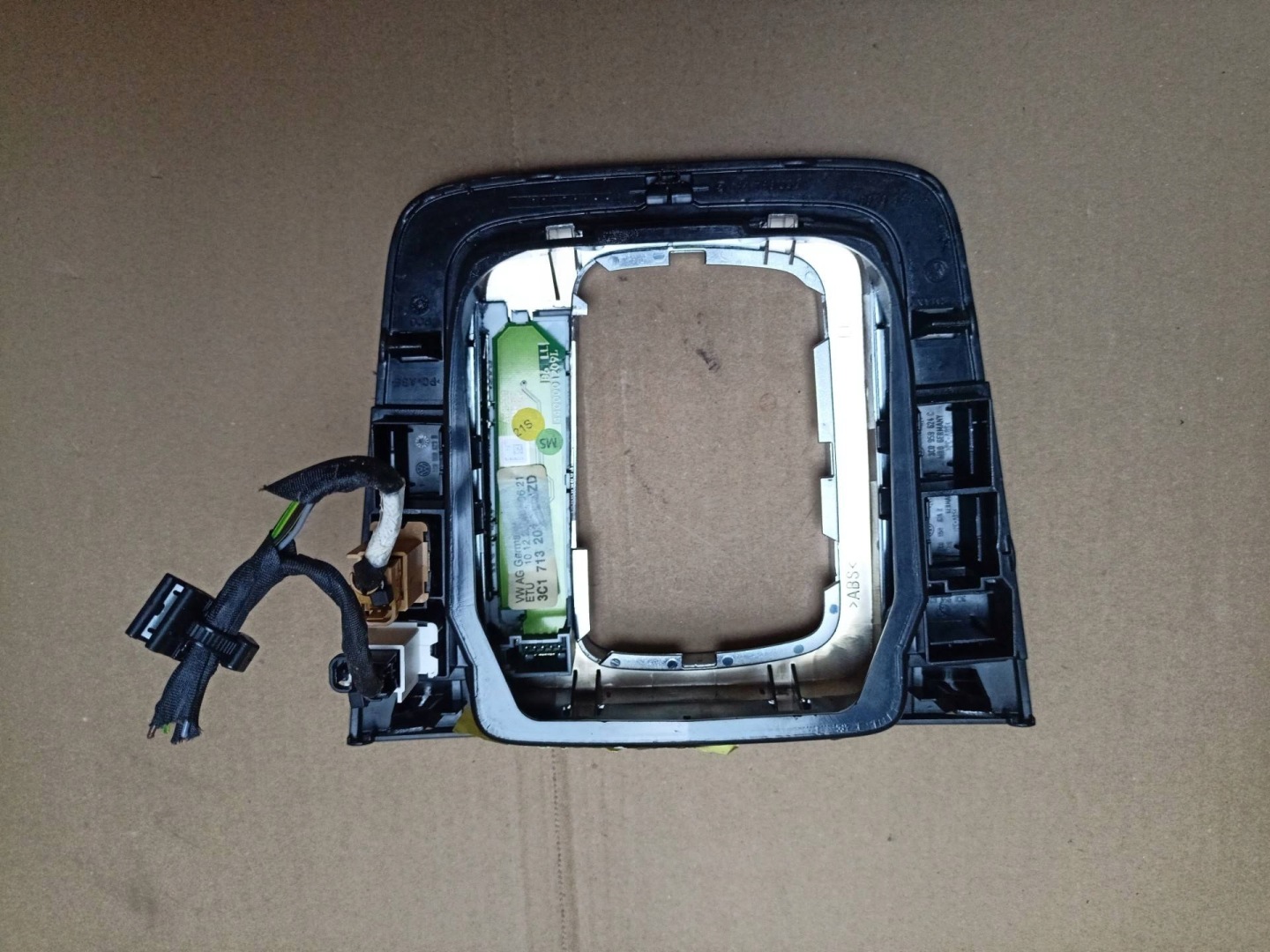 frame drazka changes of the gear Volkswagen Passat CC 2009 3C1713203