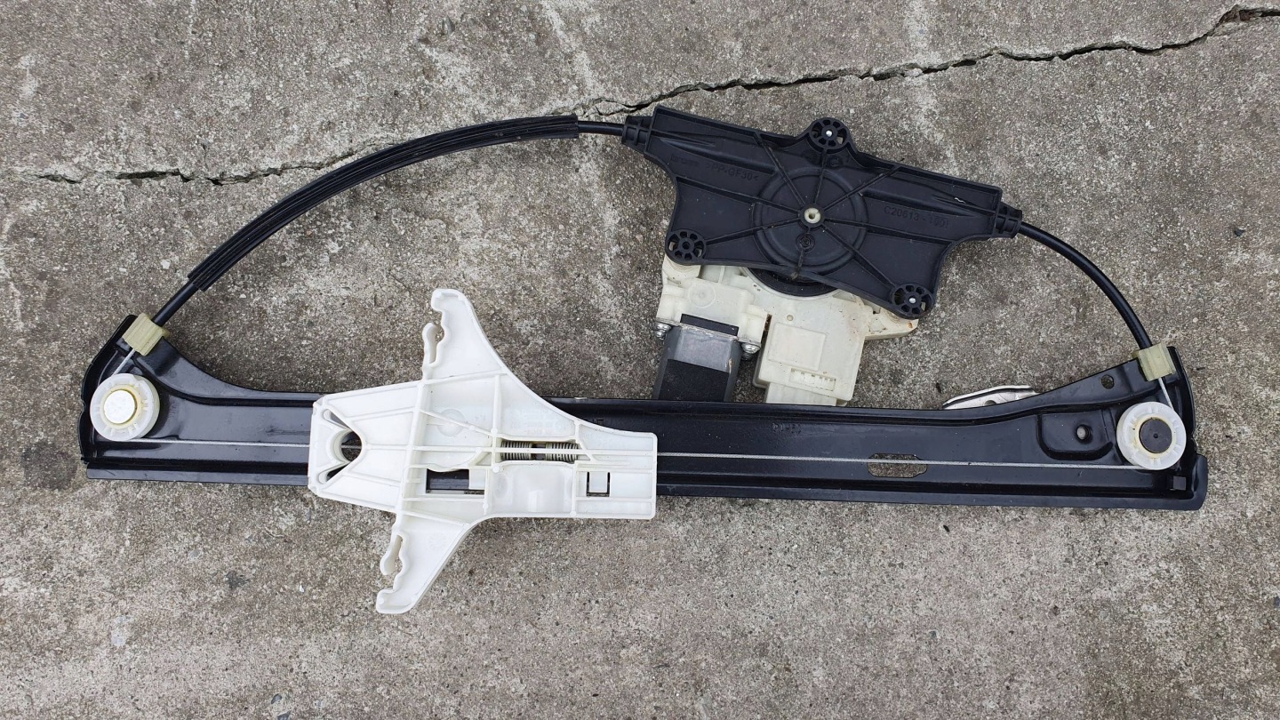 Volkswagen PASSAT B8 3G5 window regulator left rear part