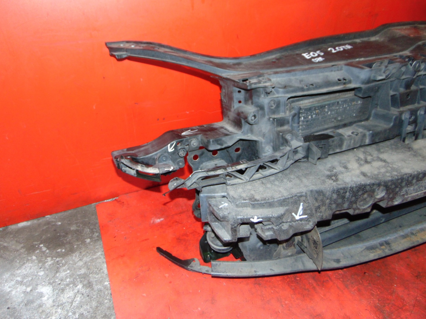 VW EOS 2.0 TDI support panel for radiators radiator fan