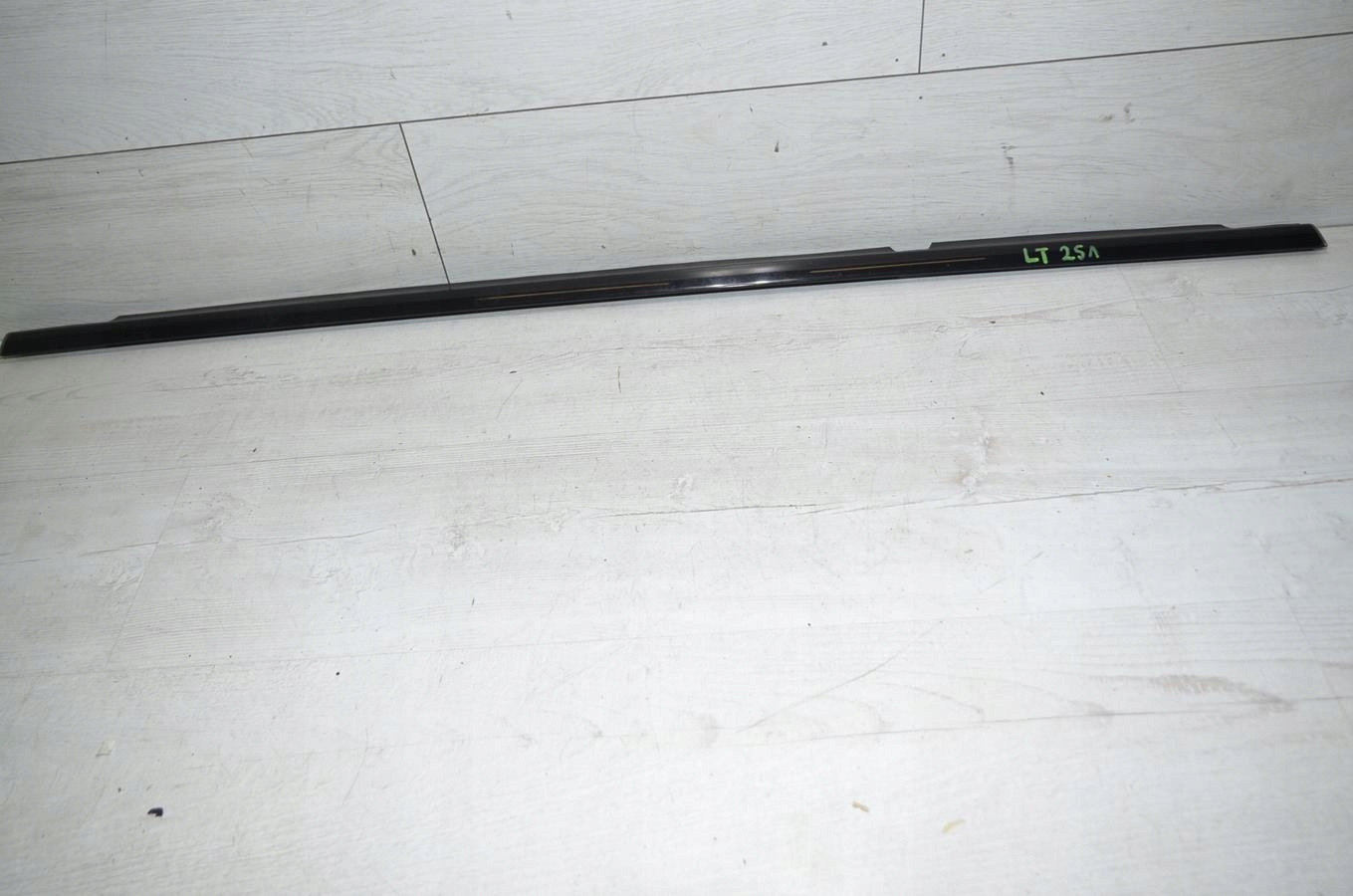 moulding dust LT long Mercedes R-klasa W251