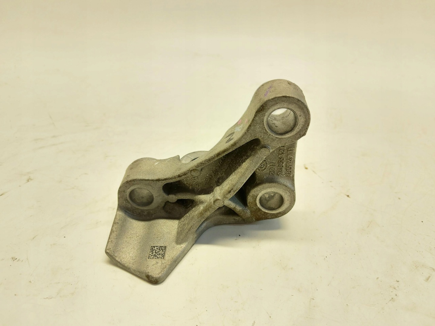 BMW iX i20 2023, Xdrive50 engine mount 9485642