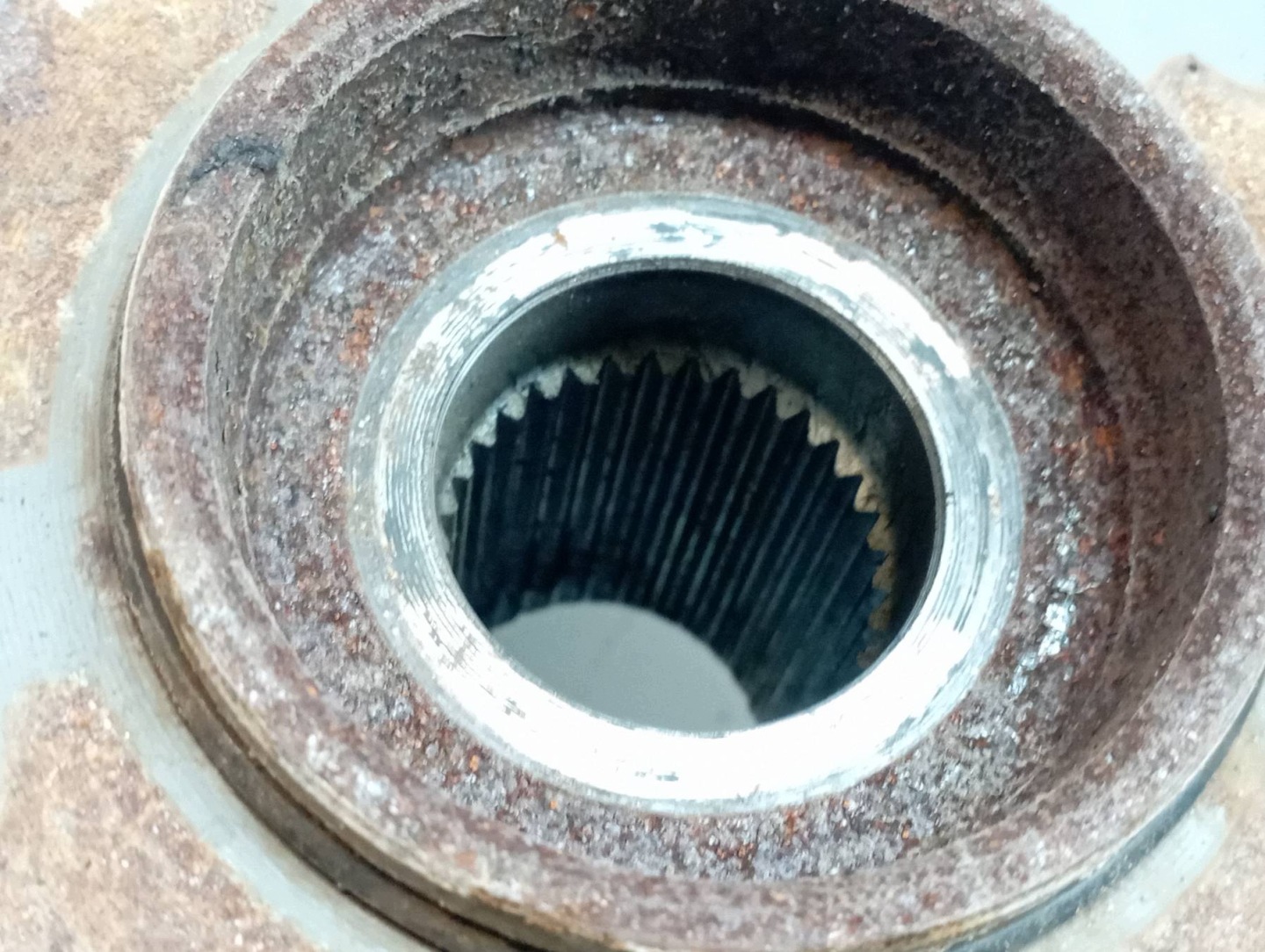 moyeau droite arrière 3.6 PENTASTAR 294 KM 04877112AC Dodge Durango III
