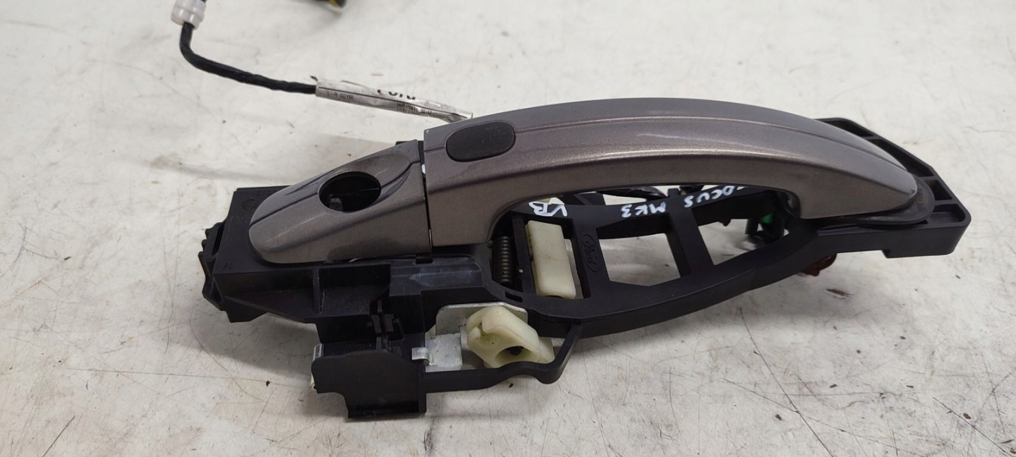 kľučka predok predná ľavá Ford Focus MK3 HB VB