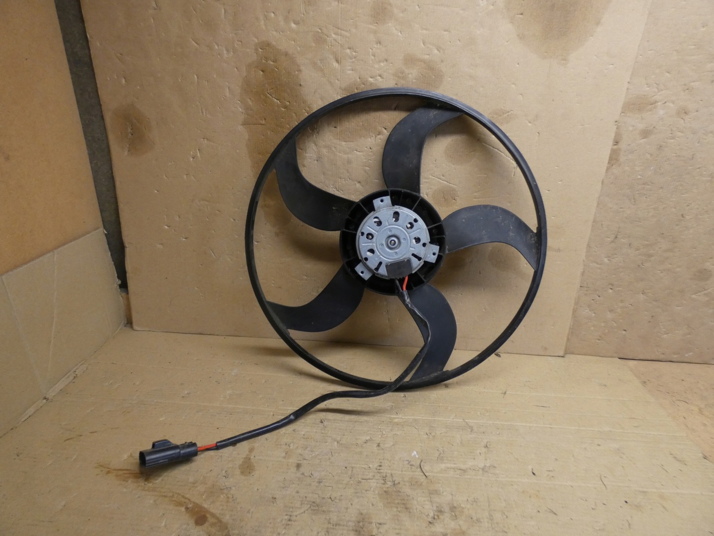 FORD TRANSIT 14-18 ventilátor chladiče 2.0D 3136613357 BOSCH