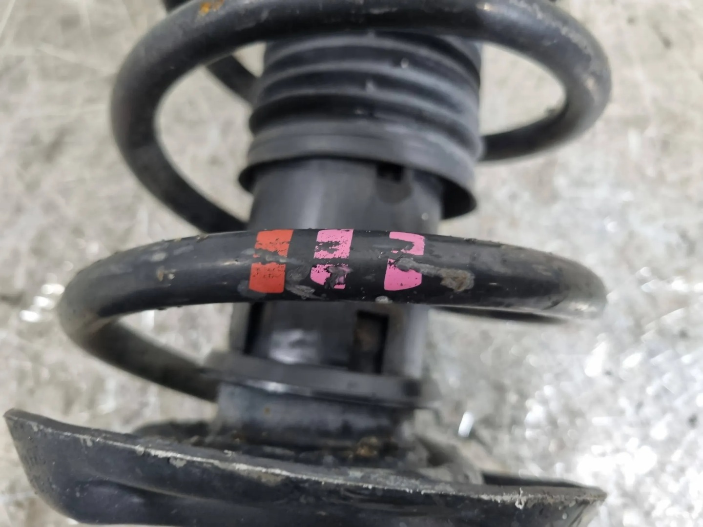 shock absorber L/P front 1T0413031DB AUDI A3 8P GOLF V OCTAVIA II TOLEDO