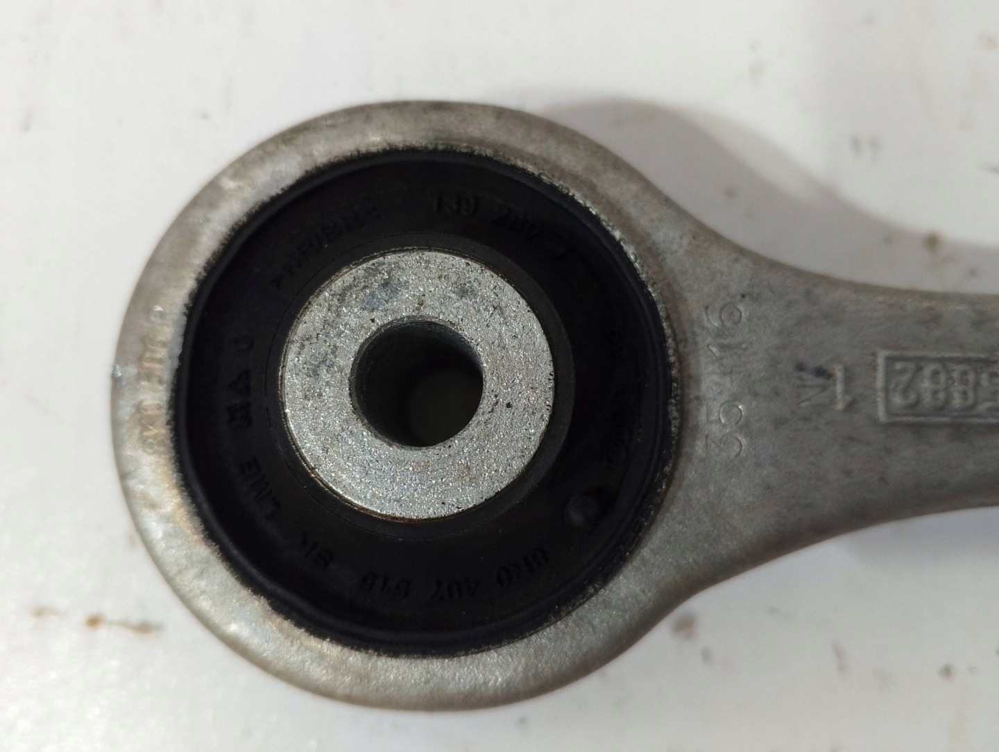 Porsche Macan (95B) arm front right 8K0506P (Q515)