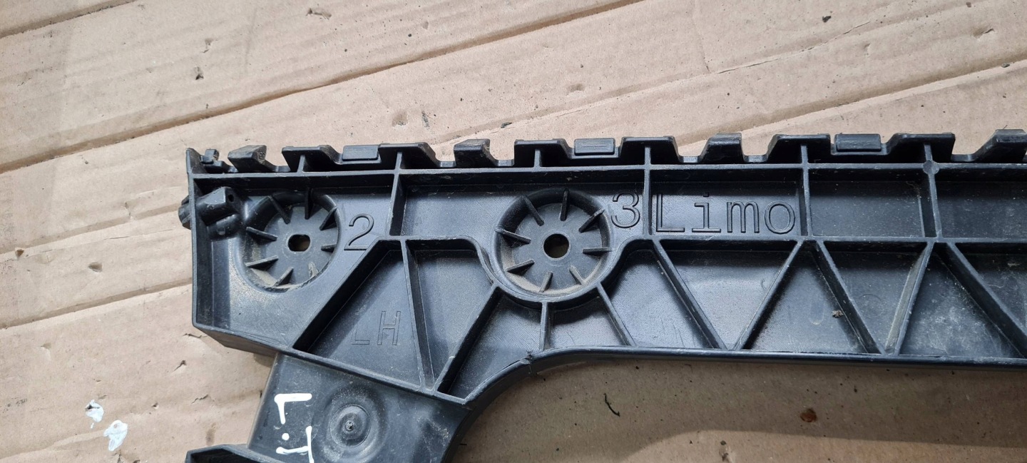 A6 C8 4K Support Poignée Support plaque Pare choc Gauche Arrière Berline 4K5807453