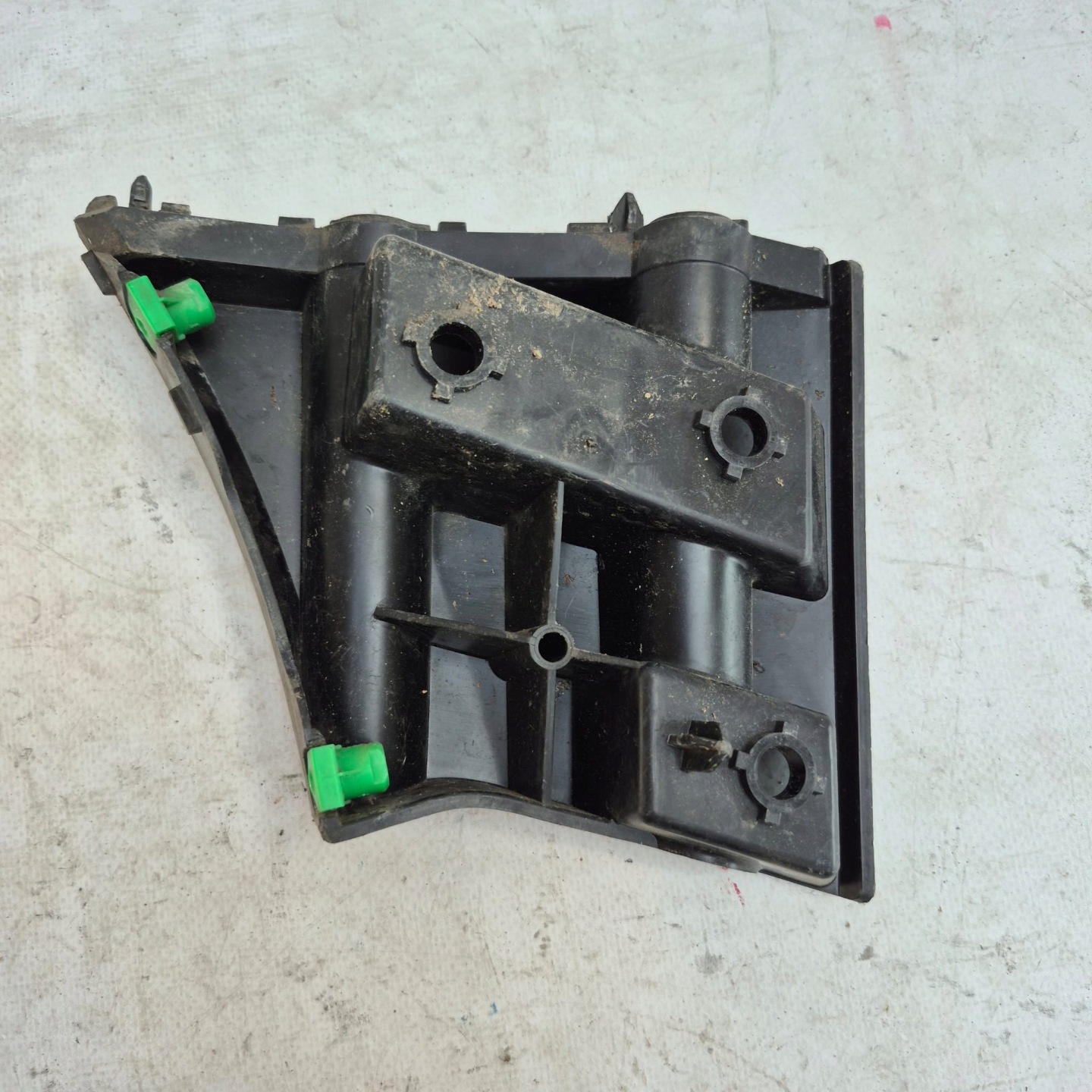 VOLVO V40 2 II 12-16 bumper bracket left front 31425110