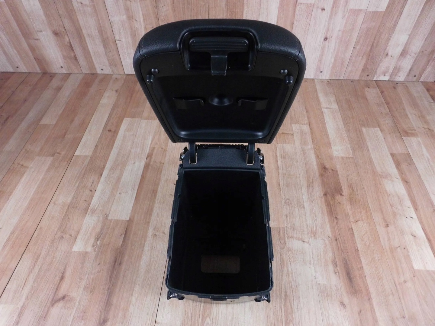 KIA Sorento III 18+ LIFT armrest passenger compartment tune