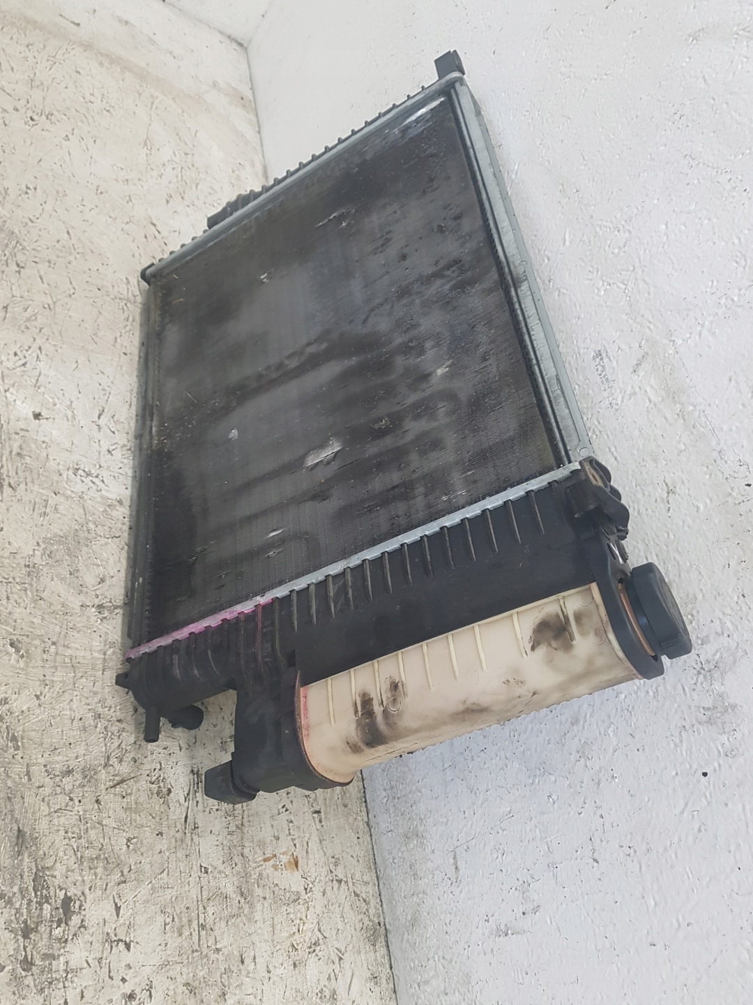 hladnjak vode BMW E39 2.0 B