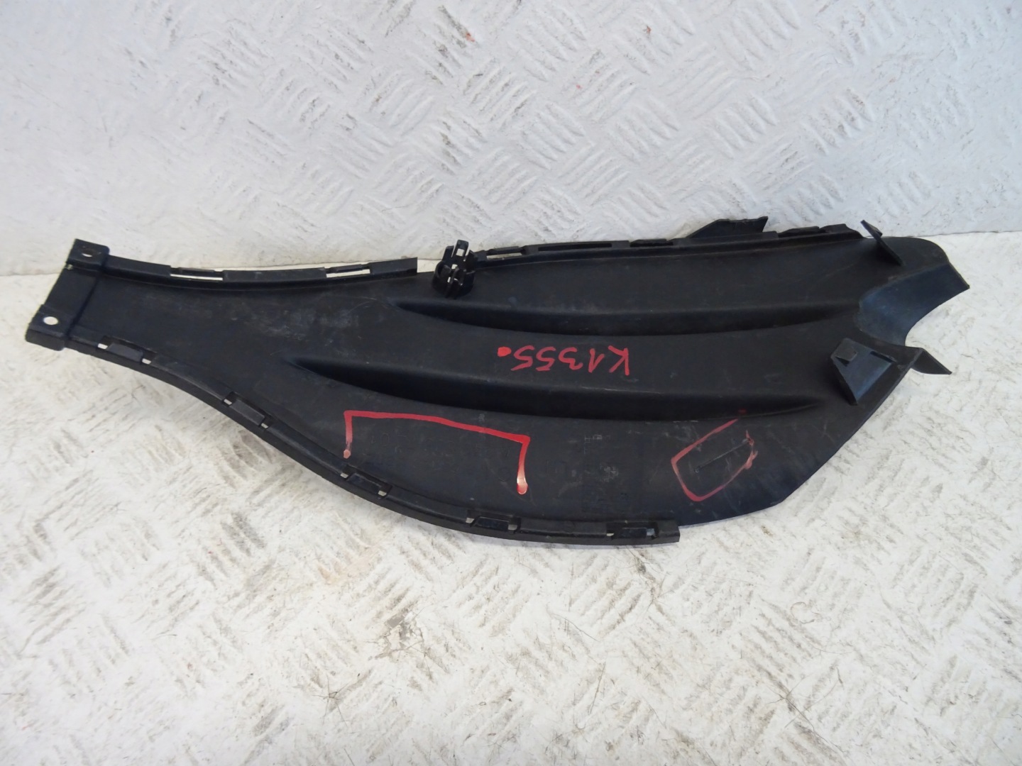 grid of a bumper front front left MERCEDES EQA EQB AMG W243 A2438857201