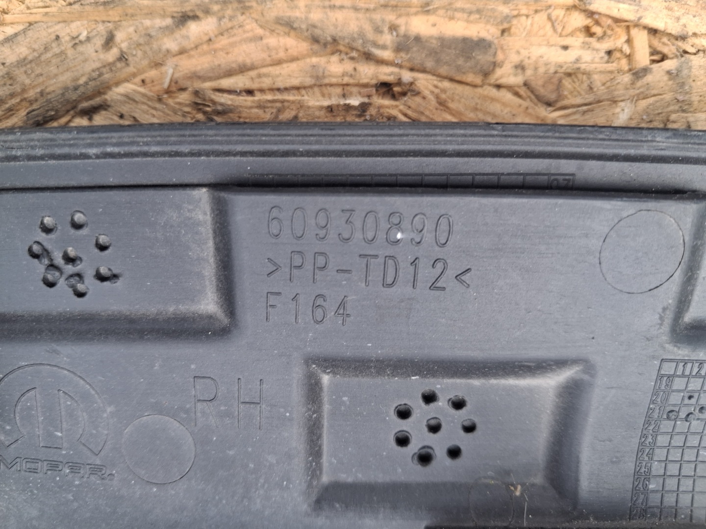 modanatura per parafango destra posteriore JEEP COMPASS II 60930890