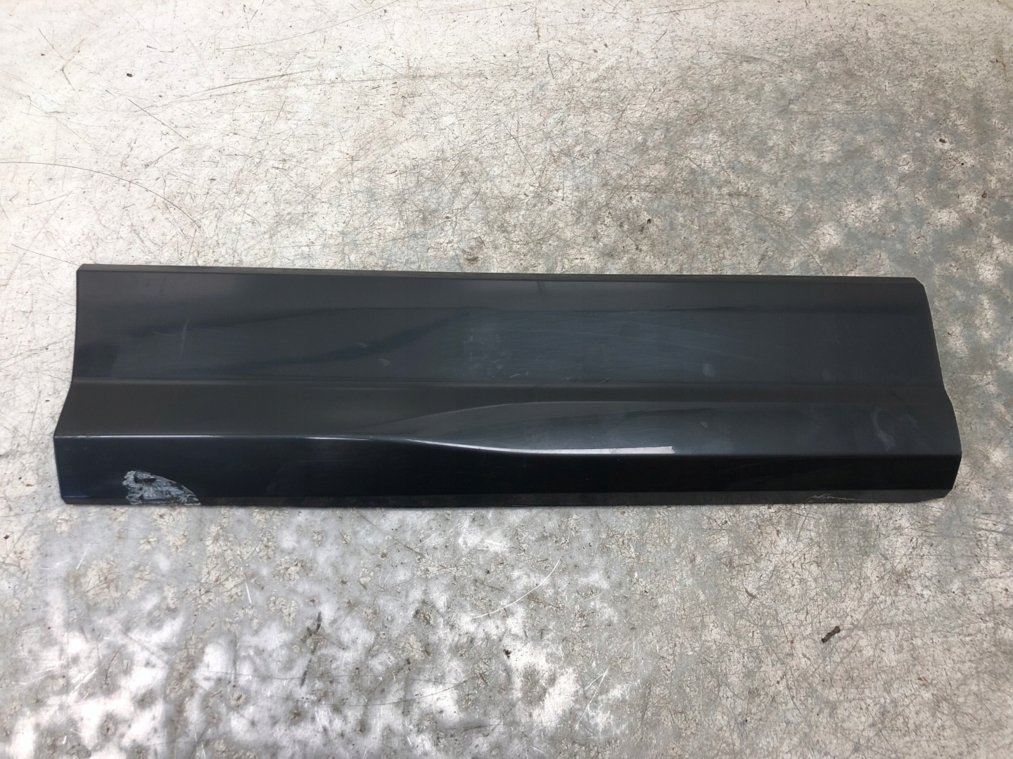 moulding door right rear part AUDI Q2 81A853970B