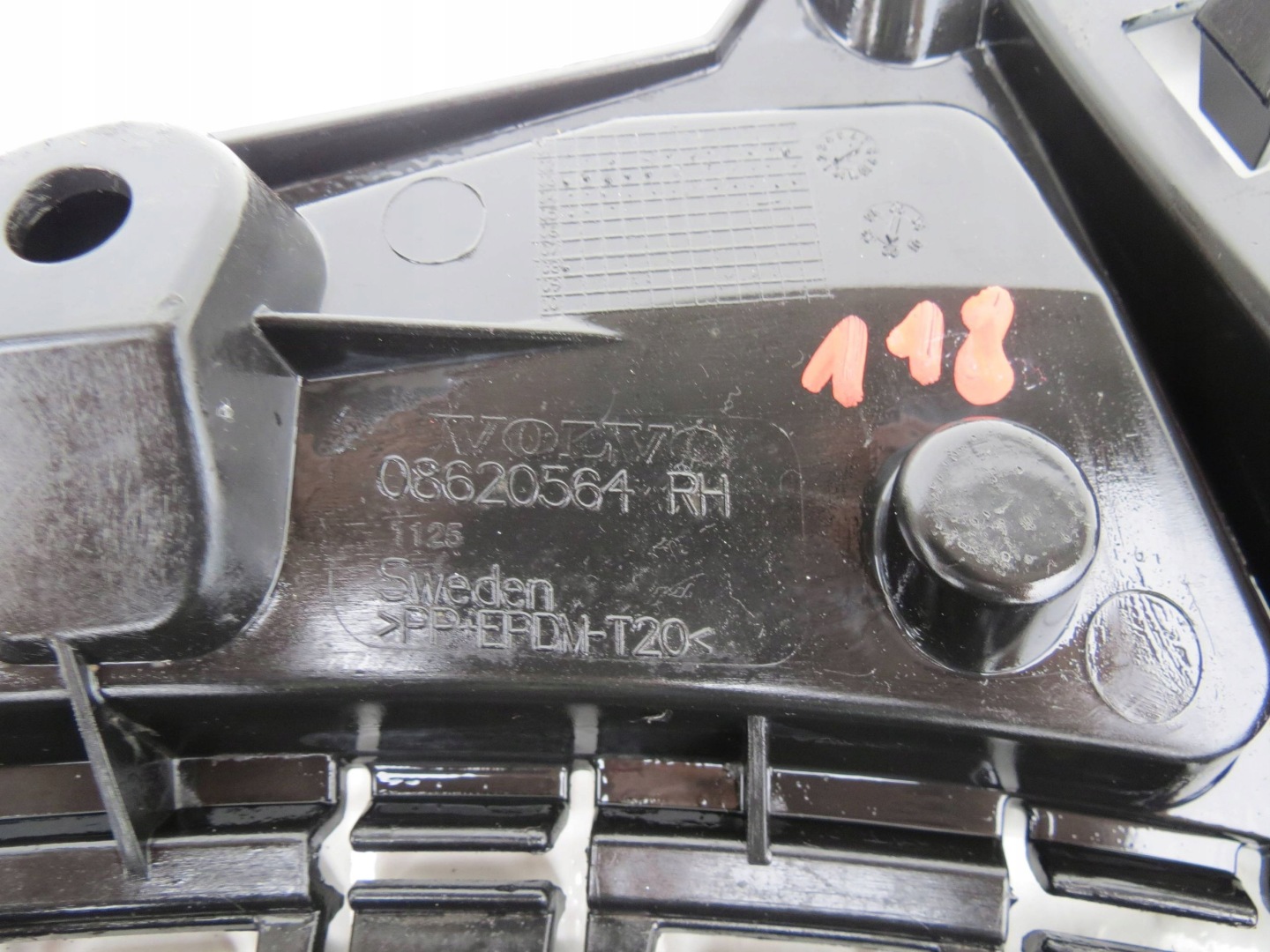 Supporto staffa Paraurti Destra Anteriore VOLVO XC90 e 08620564