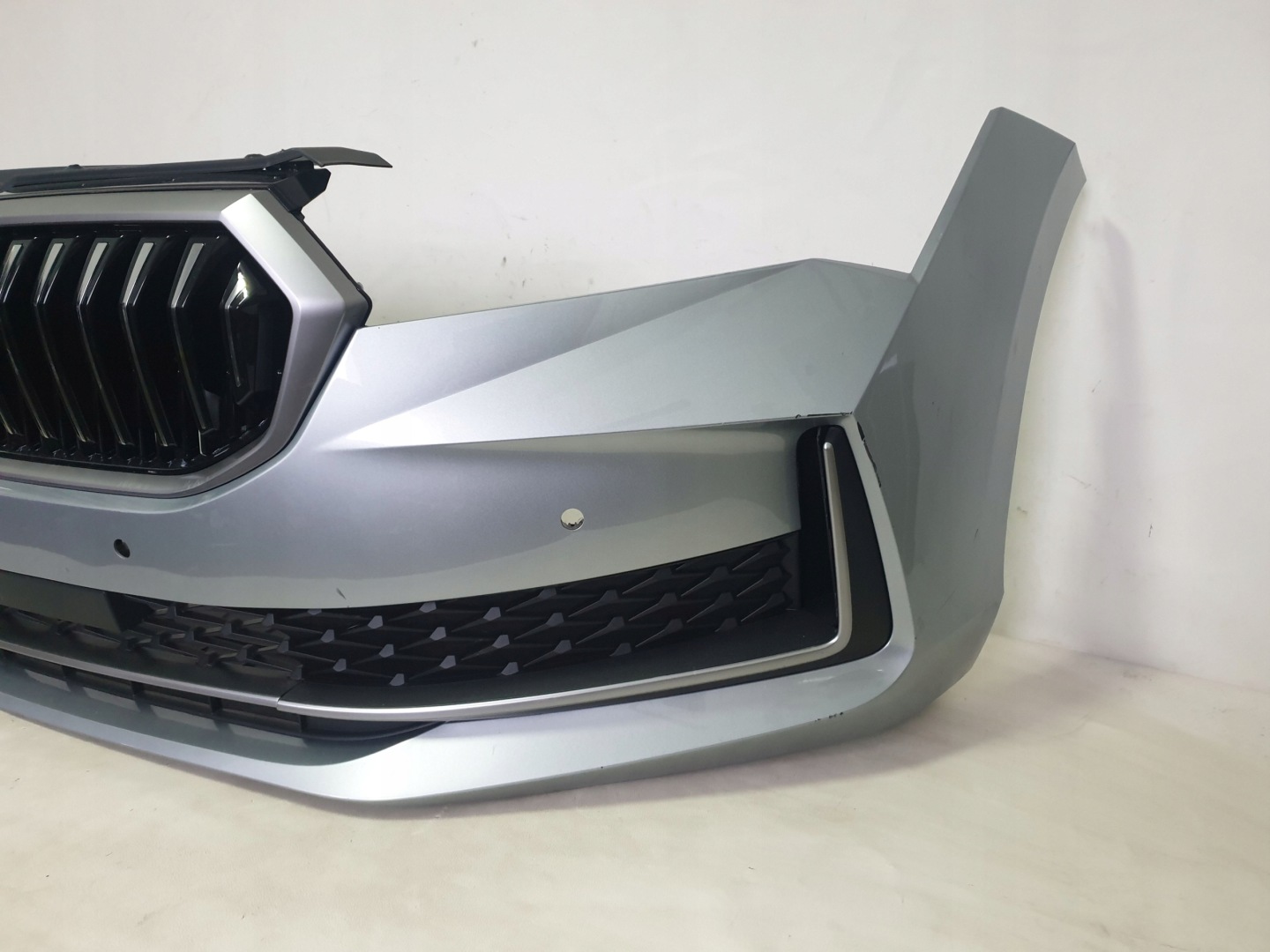 SKODA SUPERB IV 3P0 23-> bumper front front 4 x PDC cover 3P0807221
