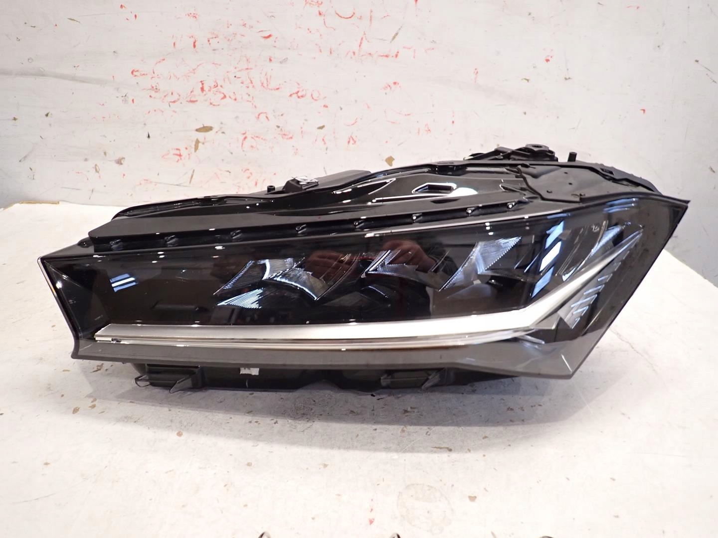 light front front left SKODA SUPERB IV 2024- FULL LED 3P1941015