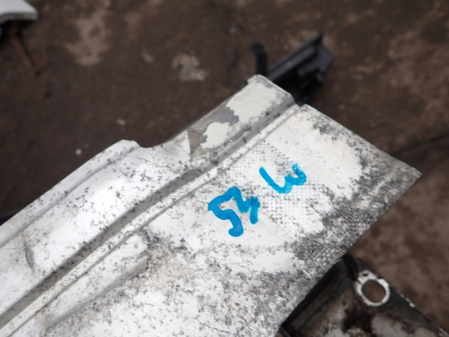 AUDI A1 8X0 10- sider front front below bumper