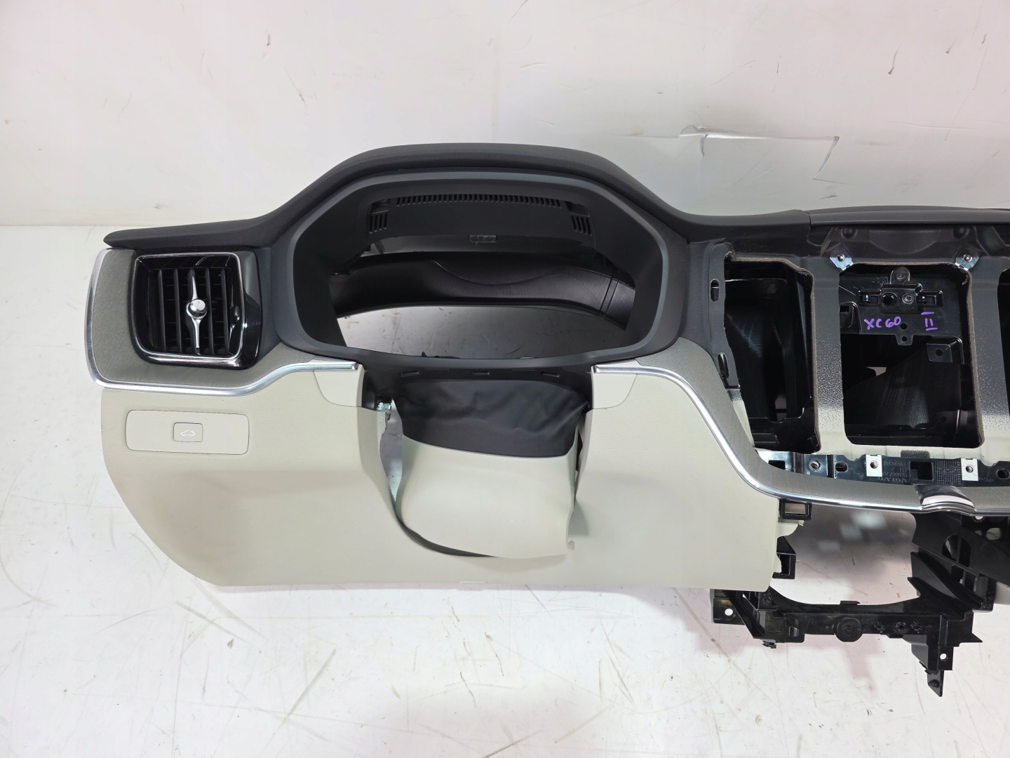 dashboard console VOLVO XC60 II LIFT