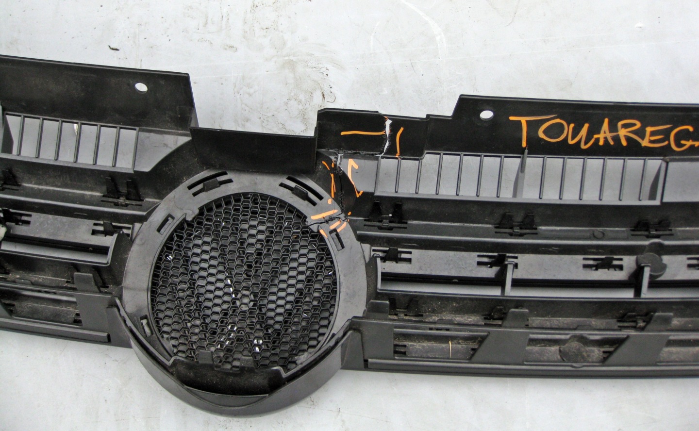 VW TOUAREG III 7P maska 7P6853651C