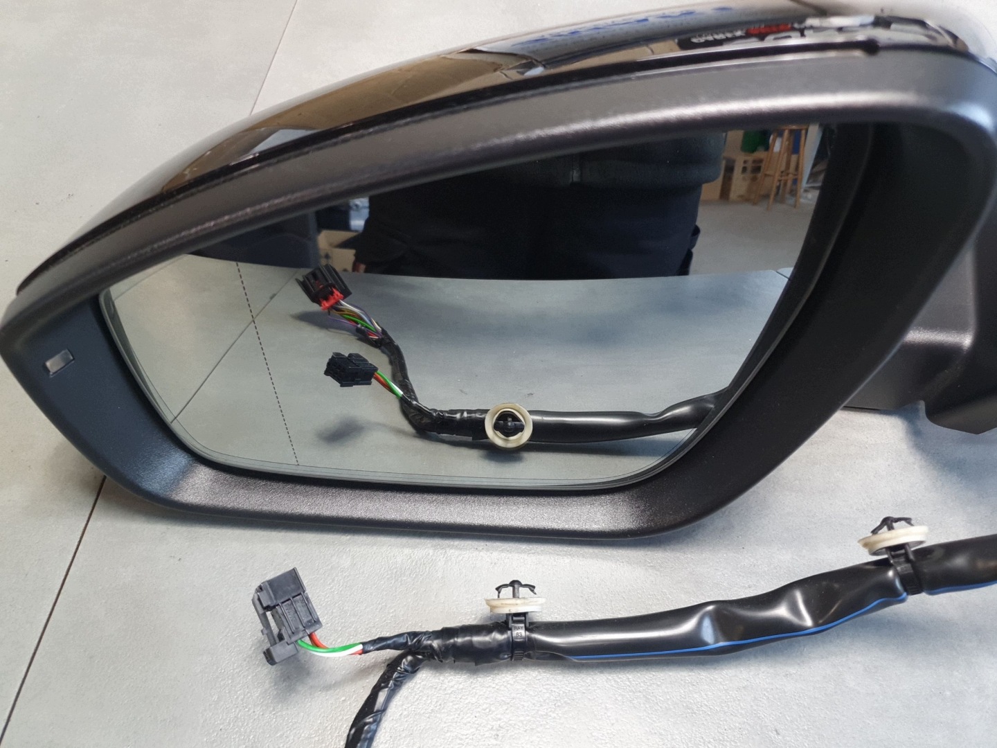 Audi SQ6 e-tron spiegel links 16+4 piny asystent kamera 85H857543