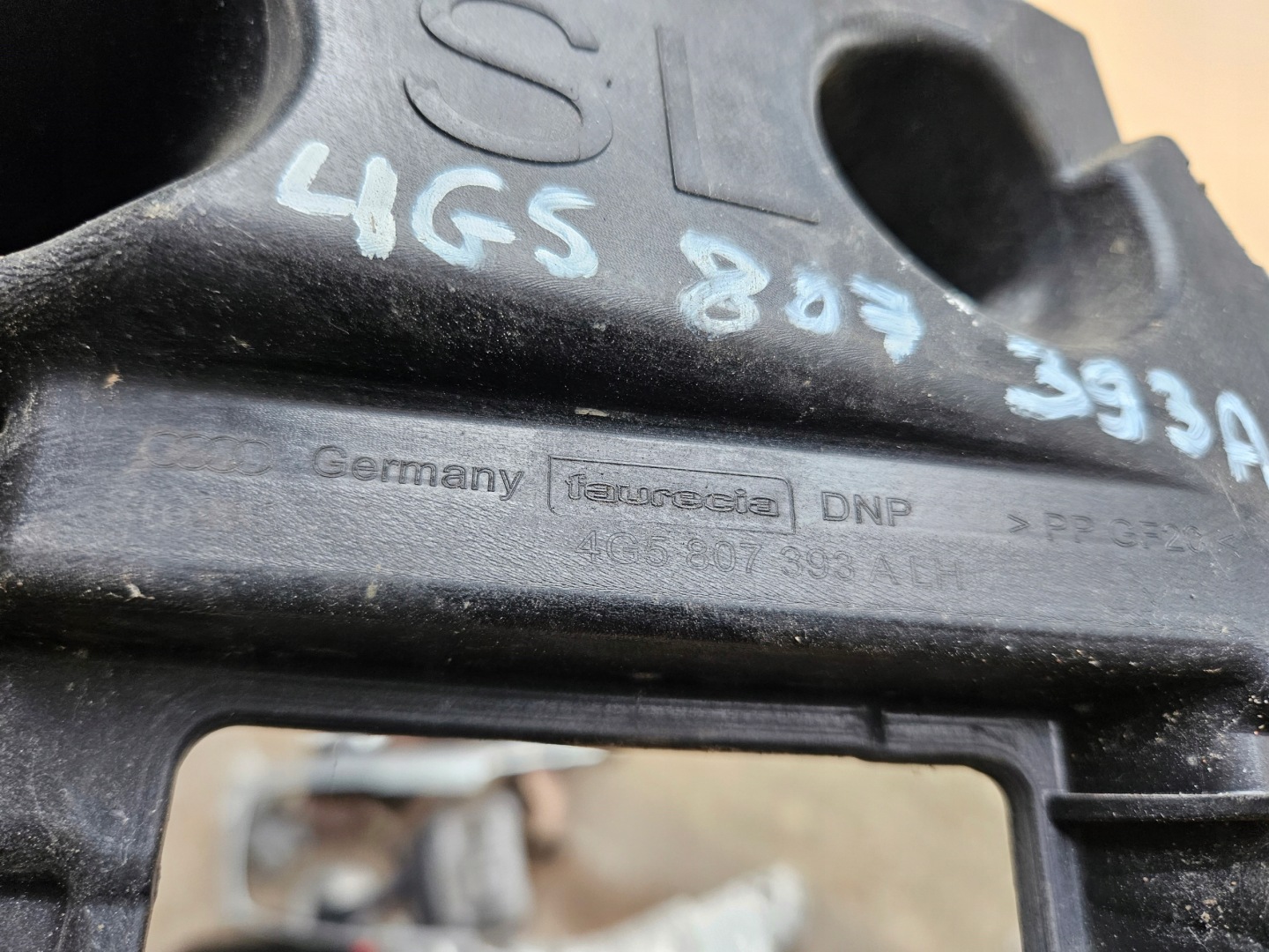 bumper bracket left rear part rear AUDI A6 C7 sedan