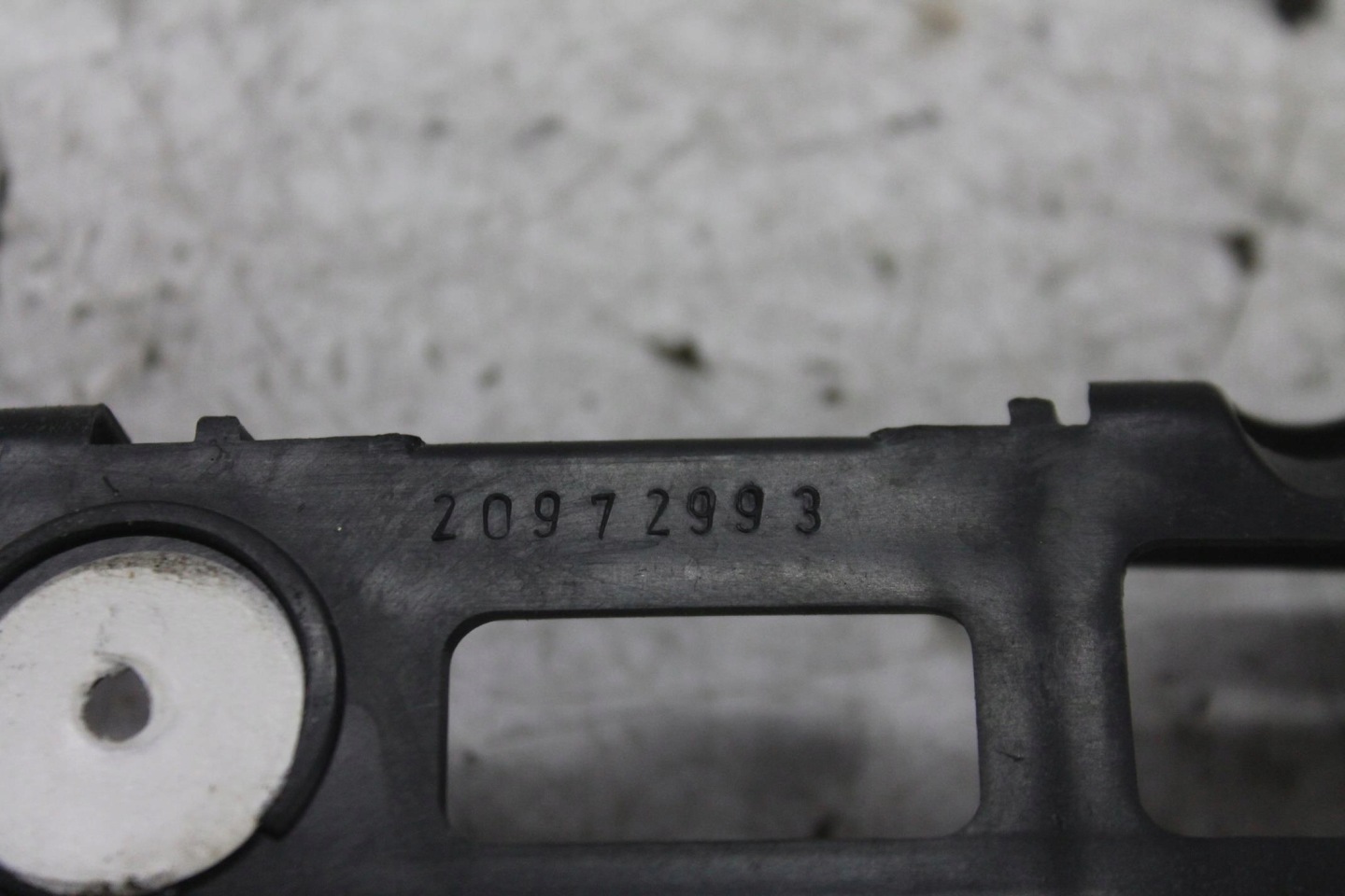 Support Gauche Arrière 20972993 INSIGNIA A KOMBI 08-17