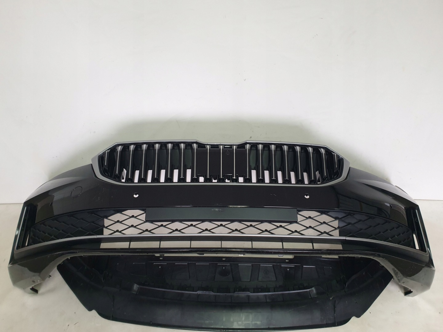 SKODA SUPERB IV 3P0 23-> bumper front front 4 x PDC cover 3P0807221