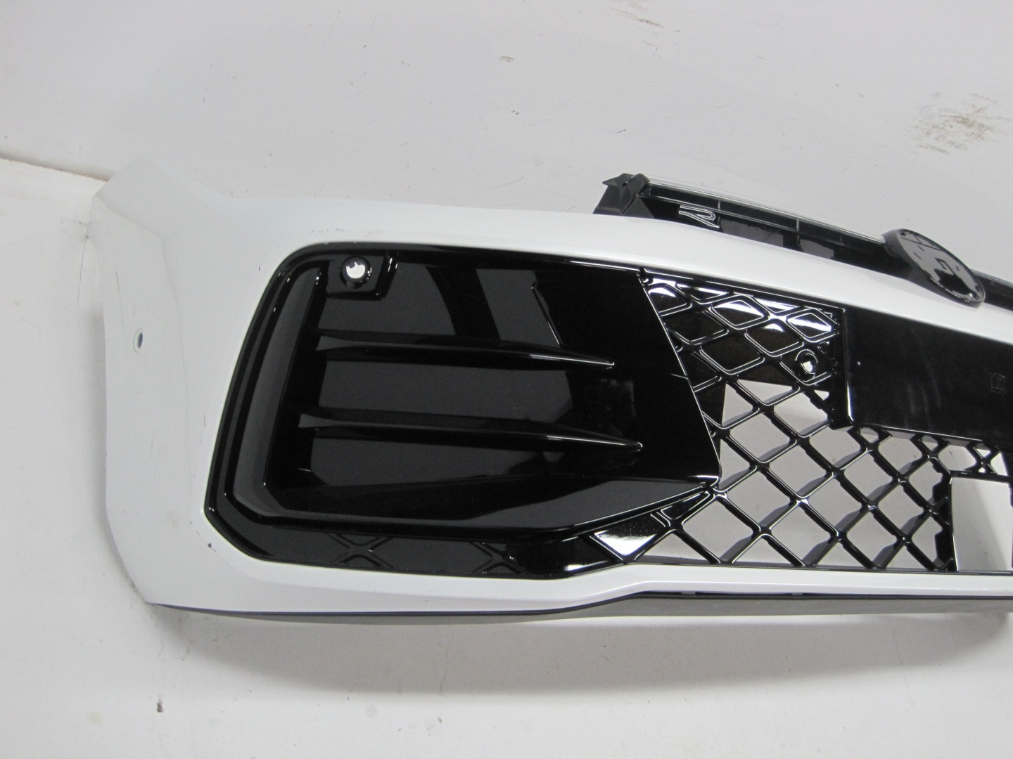 bumper VW PASSAT B9 3J0 R-LINE LED below 6 PDC below RADAR front front