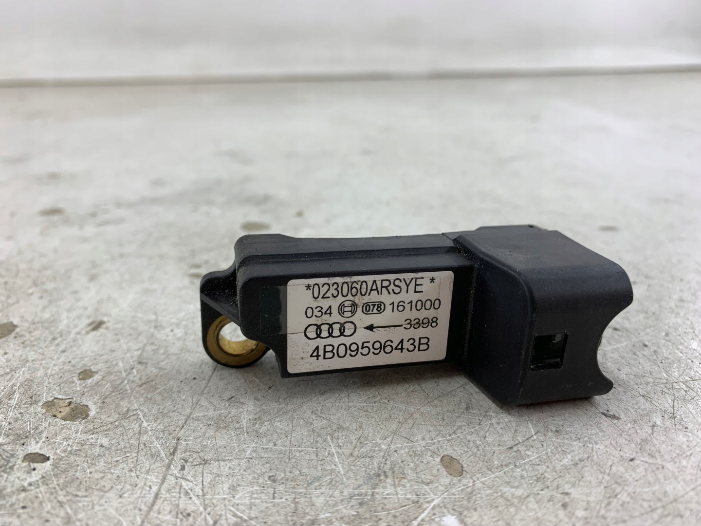 AUDI A6 C5 Capteur choc de choc 4B0959643B