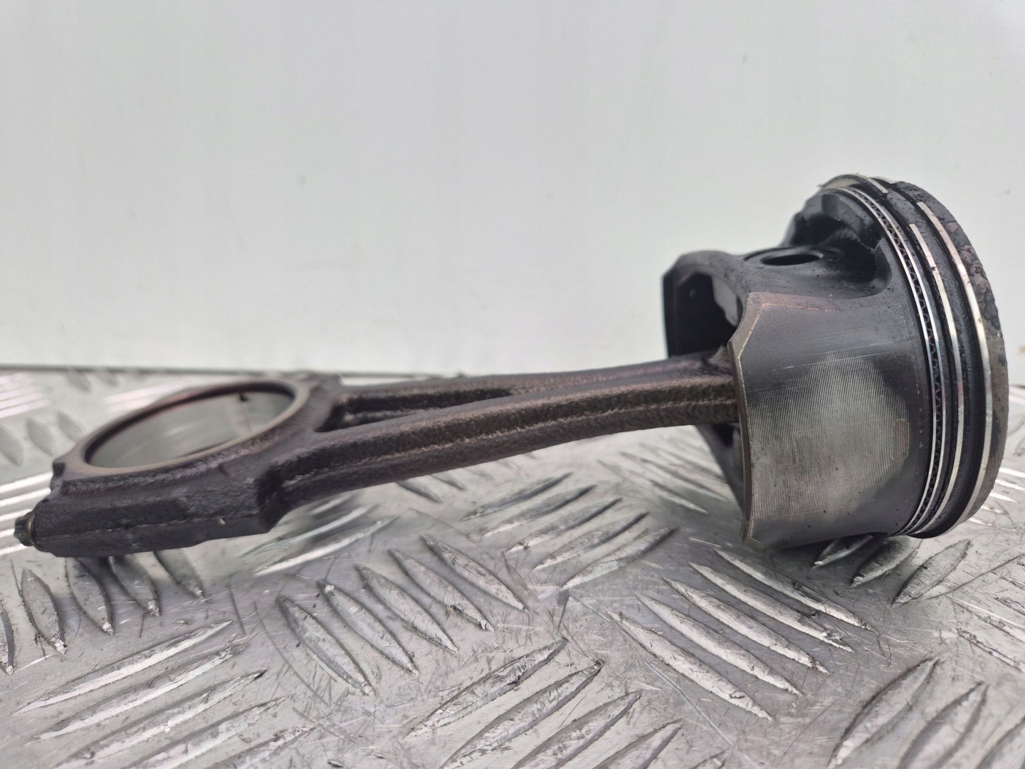 piston with connecting rod Opel Corsa D 1.2 73L32A2 Z12XER