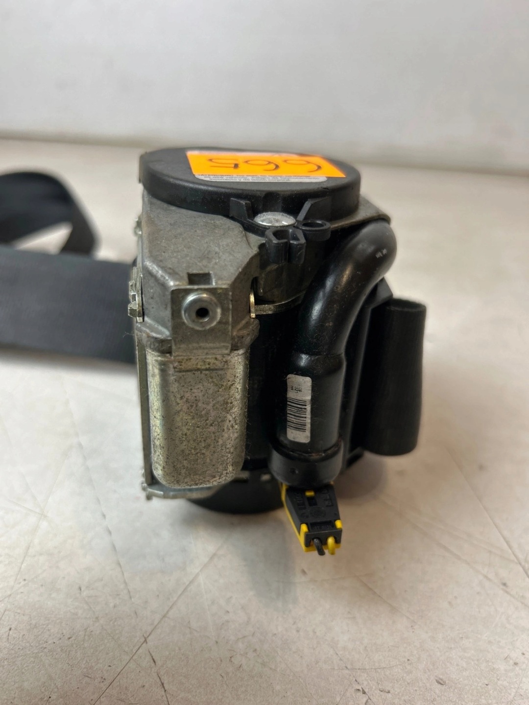 tension belt safety front front left Volkswagen Golf Vi