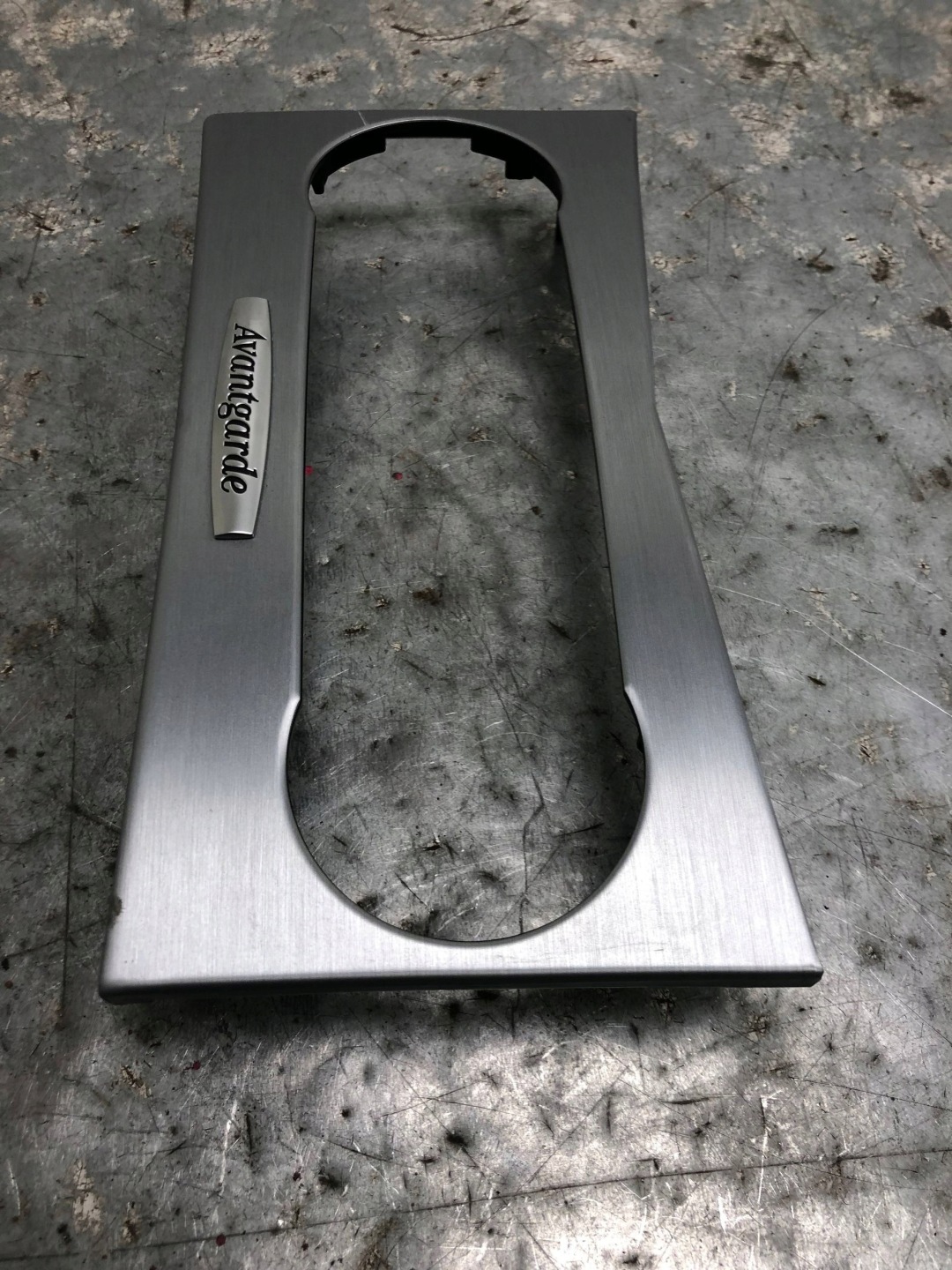 RÁM PANELU klimatizaci MERCEDES W204 A2046800490