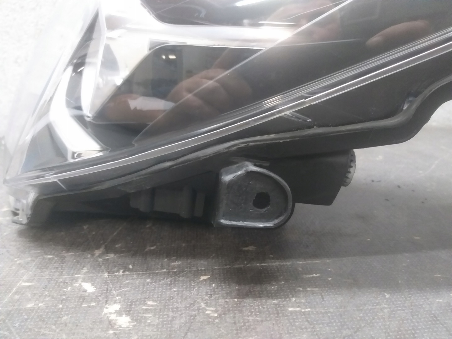 light front left TOYOTA YARIS III 3 LIFT 17- lens