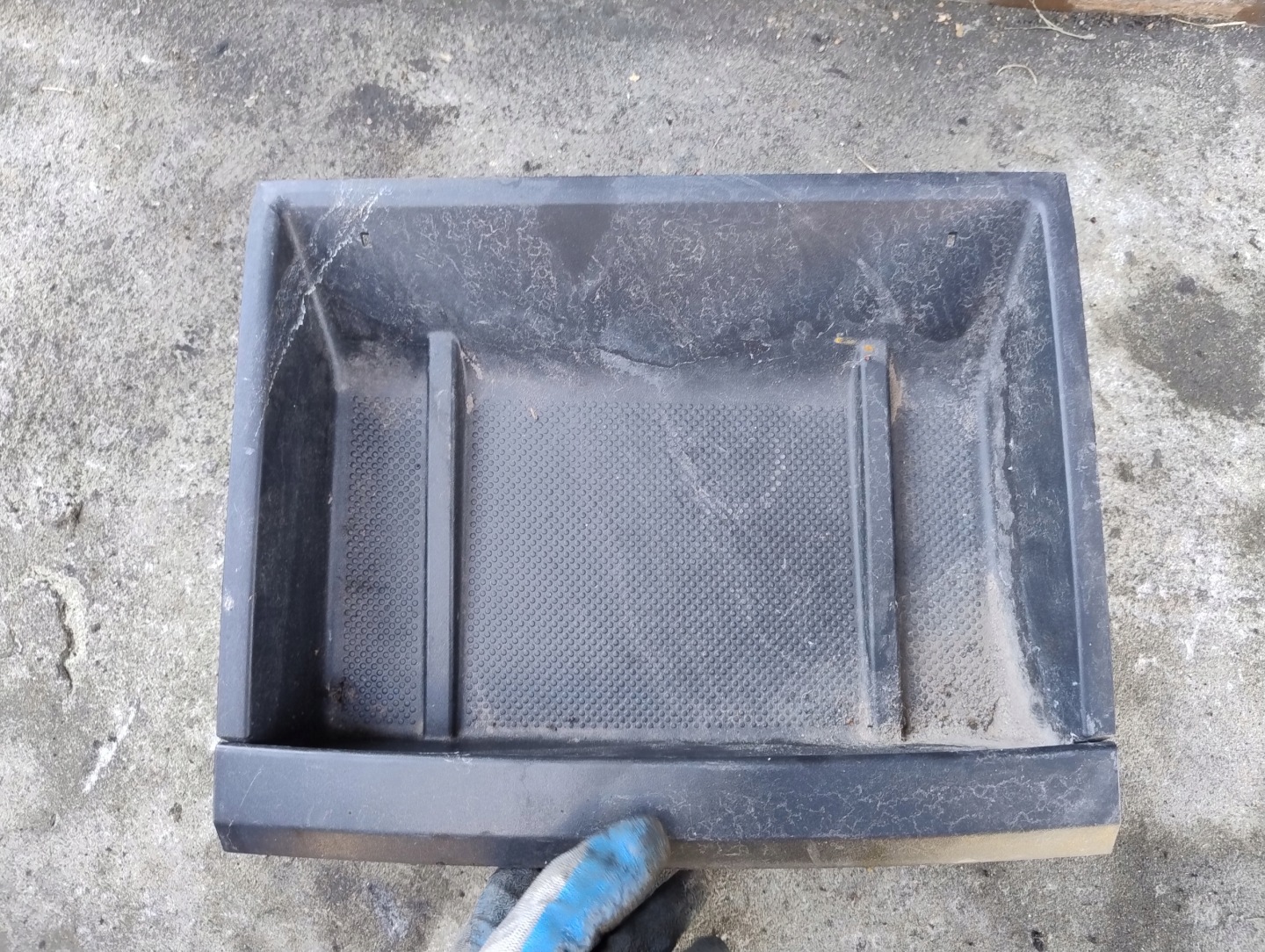 plato for consoles passenger compartment VOLKSWAGEN CADDY IV 2K5857921