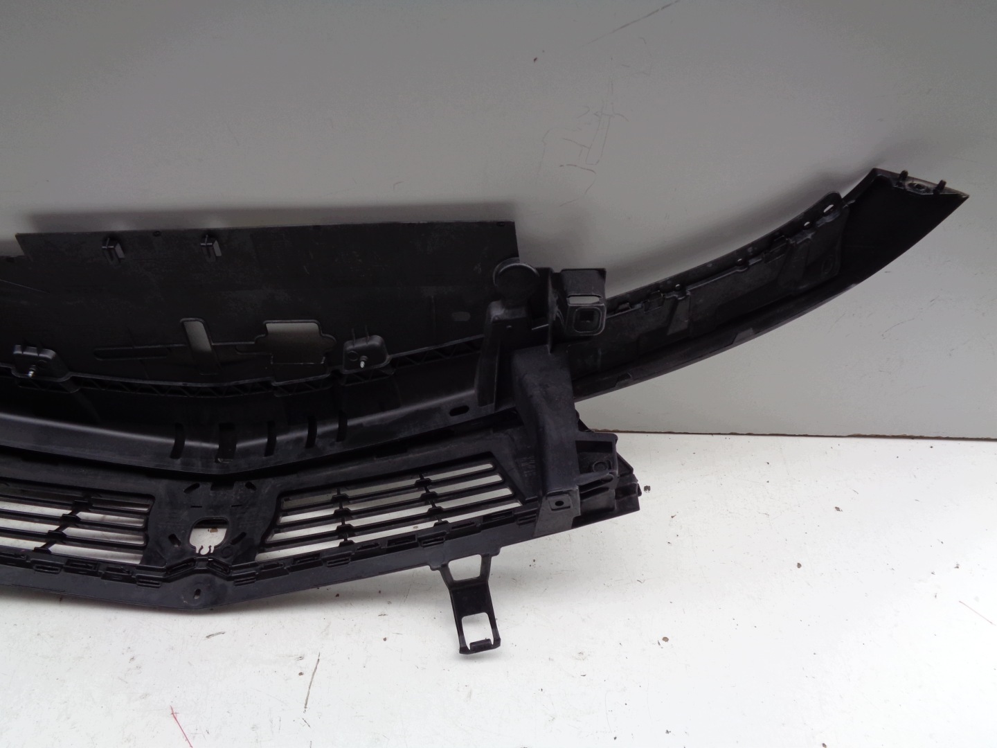 front prekladgrill moulding pillar support OPEL ASTRA VI 6 L 22- NR 53977