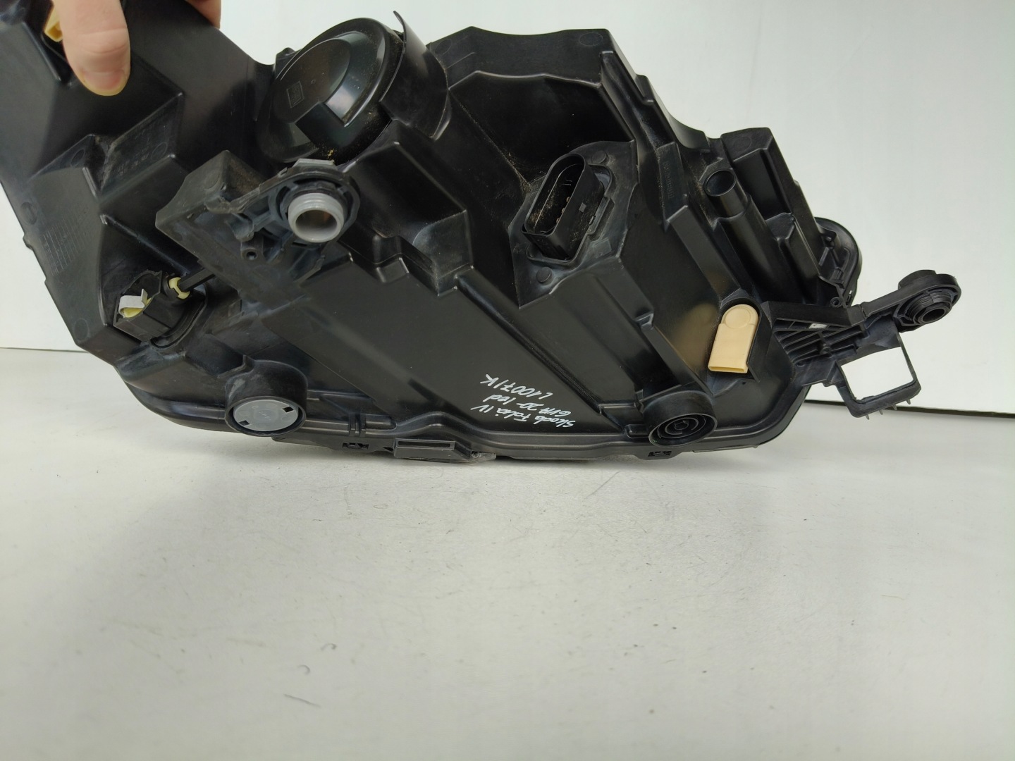 light left REFLEKTOR SKODA FABIA IV 4 6VA 20- LED