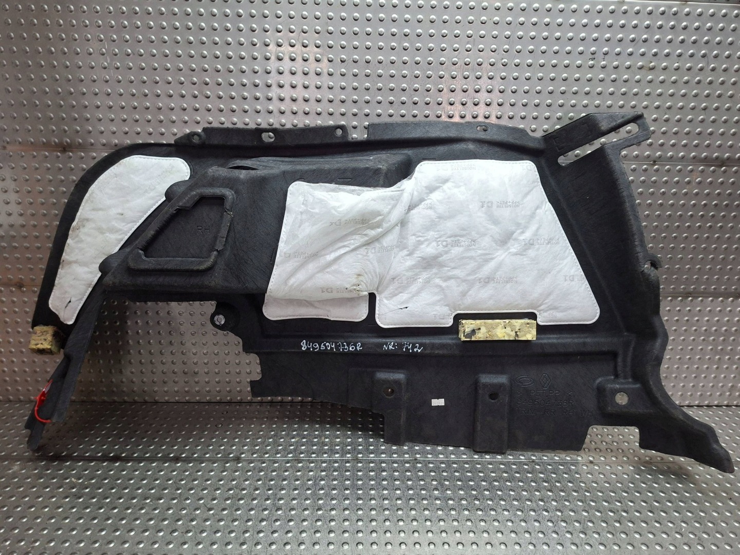 boot upholstery right rear part 849504736R RENAULT ARKANA 2019