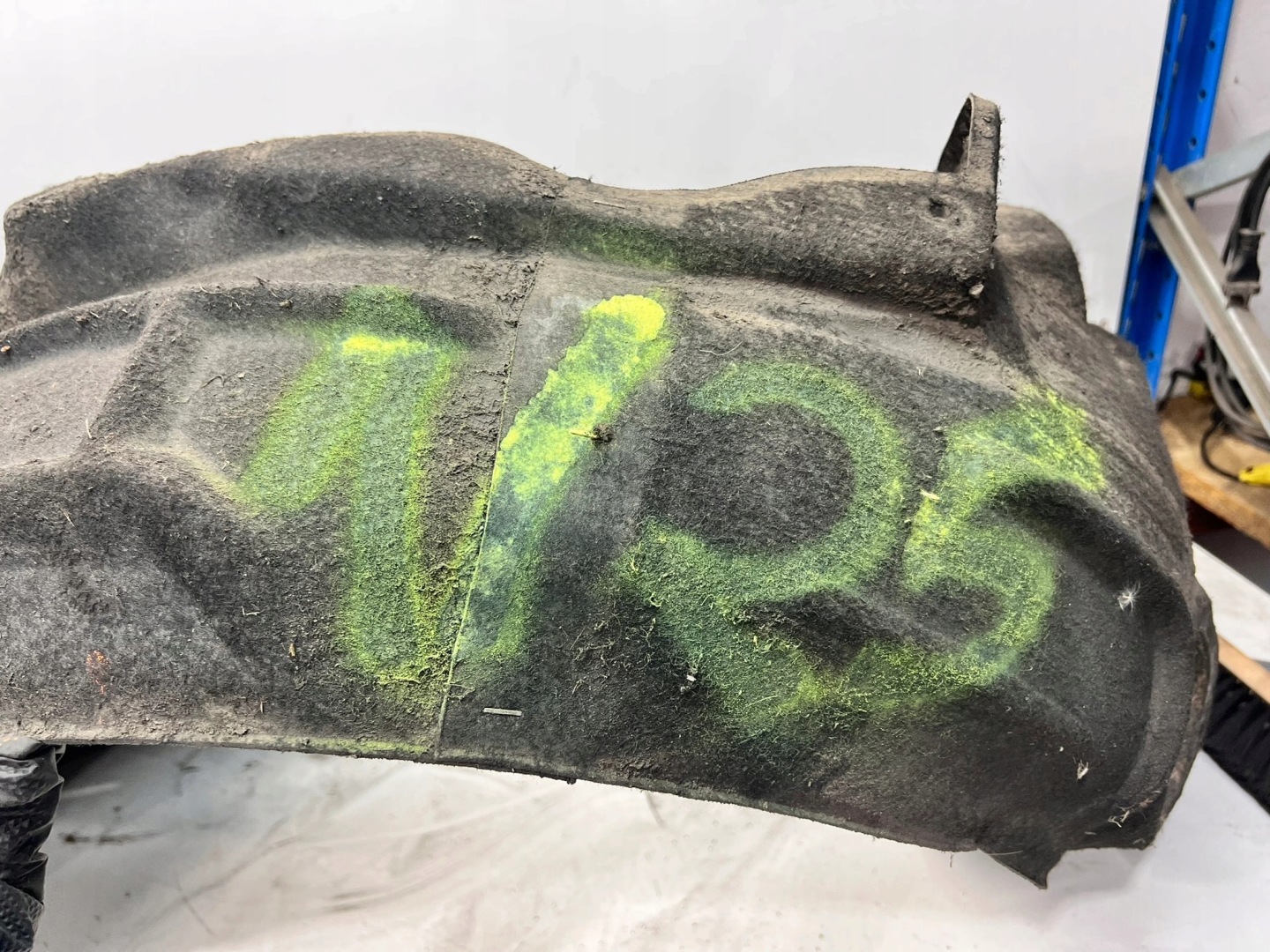 mudguard right front AUDI A6 C6 LIFT MATERIALOWE 1/25